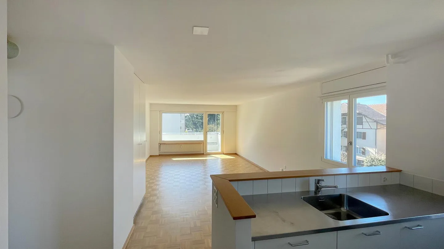 Light-Filled 4.5-Room Apartment - Photo 1 of 13