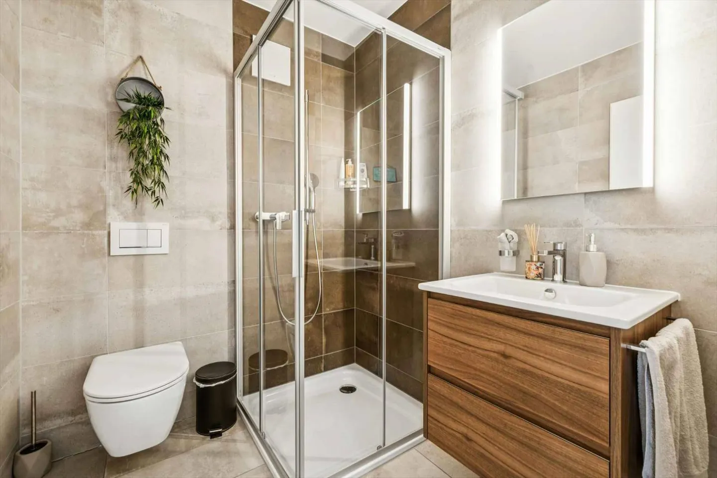 Zeitgenössisches 5,5-Zimmer-Reihenhaus - Foto 9 von 13