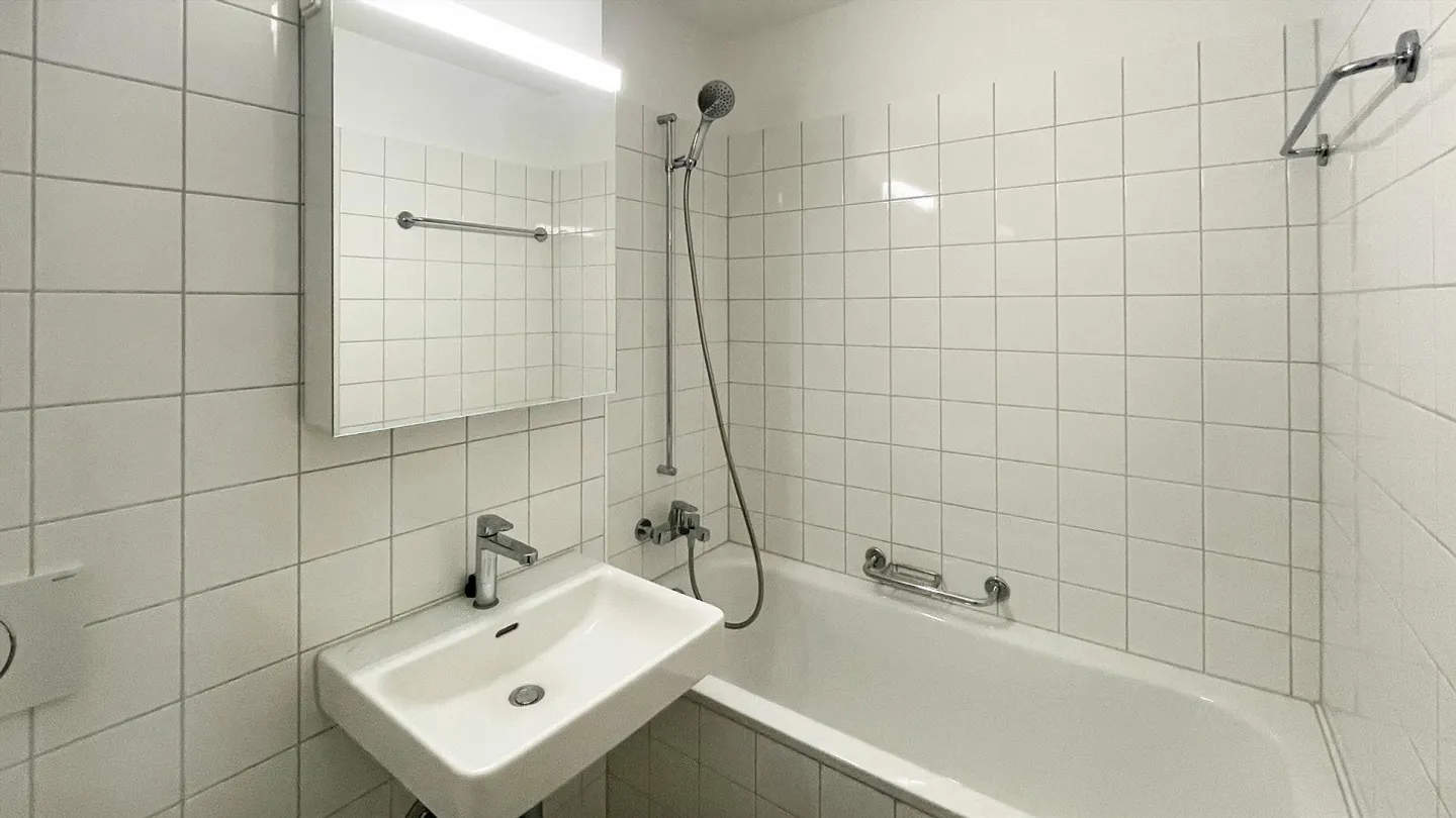 Light-Filled 4.5-Room Apartment - Photo 8 of 13