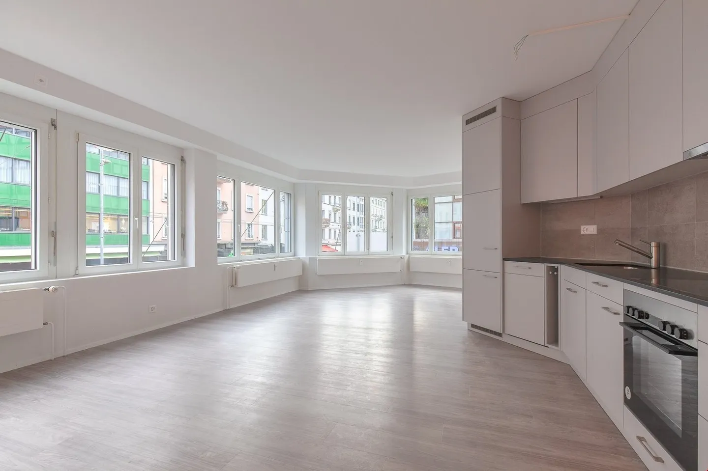 Appartement accessible aux fauteuils roulants de 2,5 pièces dans le centre-ville - Photo 3 sur 8