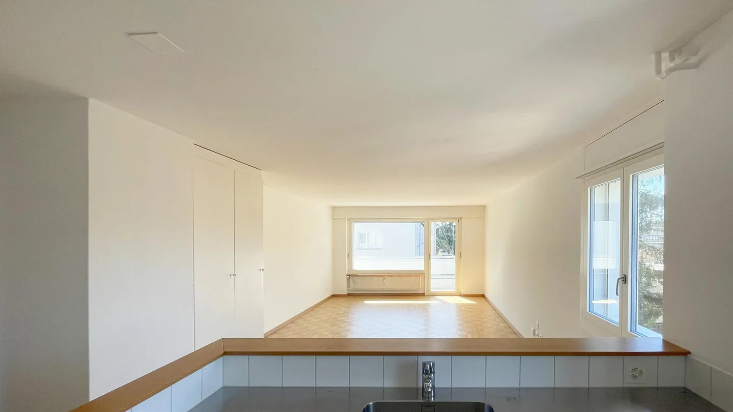 Light-Filled 4.5-Room Apartment - Photo 2 of 13