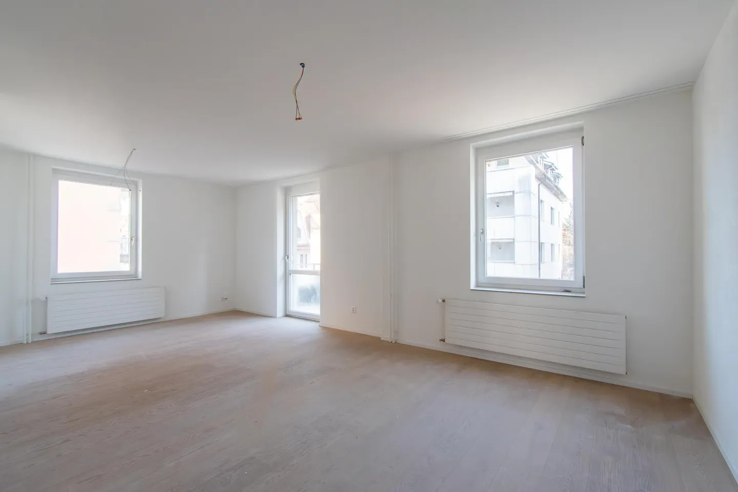 Appartement spacieux, fraîchement rénové de 2,5 pièces avec balcon - Photo 1 sur 10