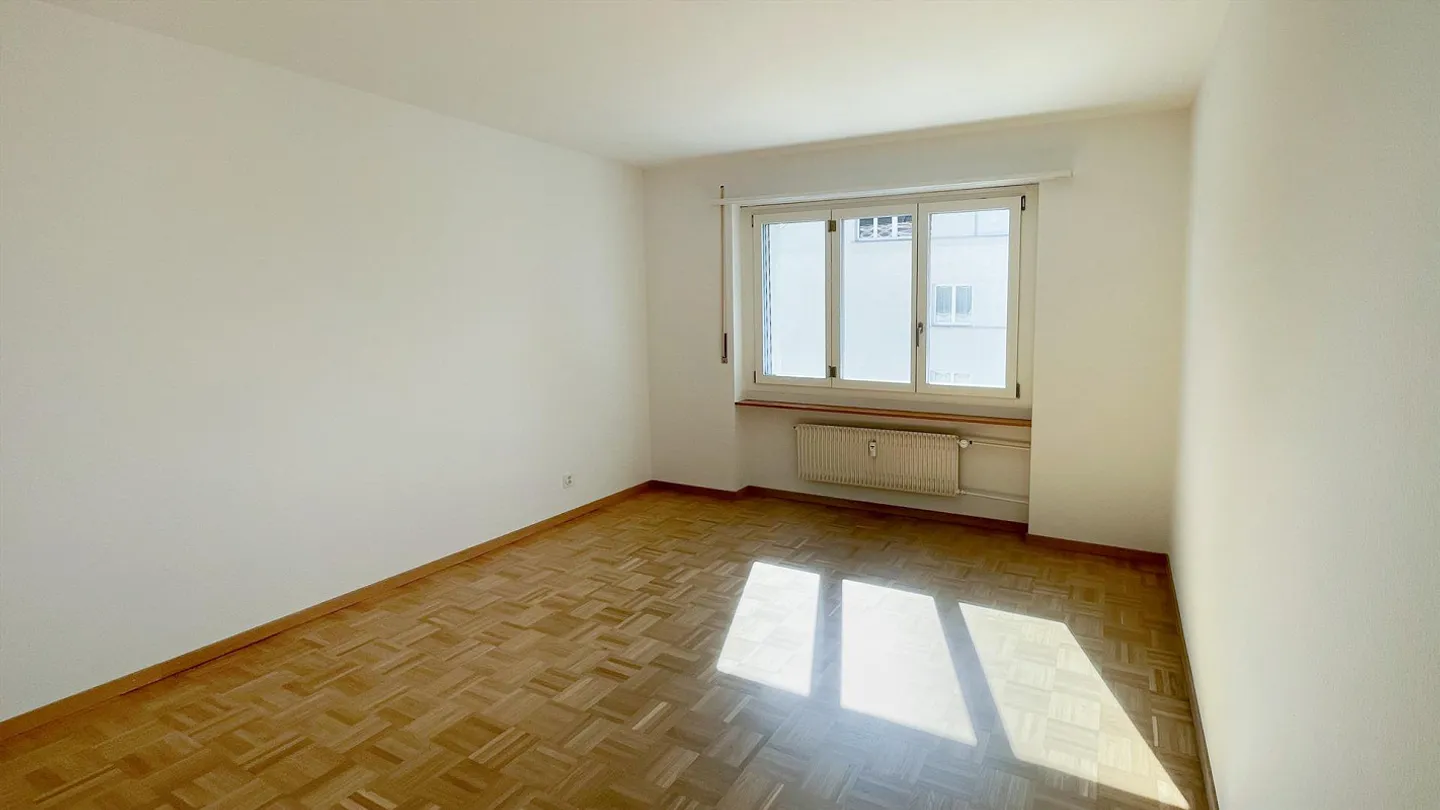 Light-Filled 4.5-Room Apartment - Photo 5 of 13