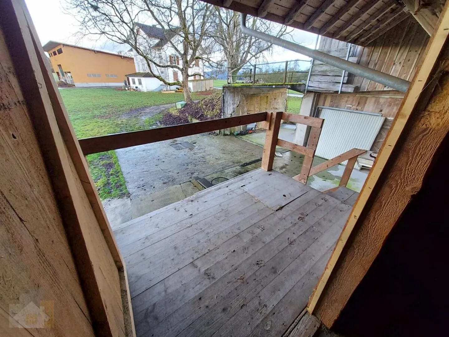 Écurie autonome avec paddock pour deux chevaux ensemble - Photo 8 sur 14