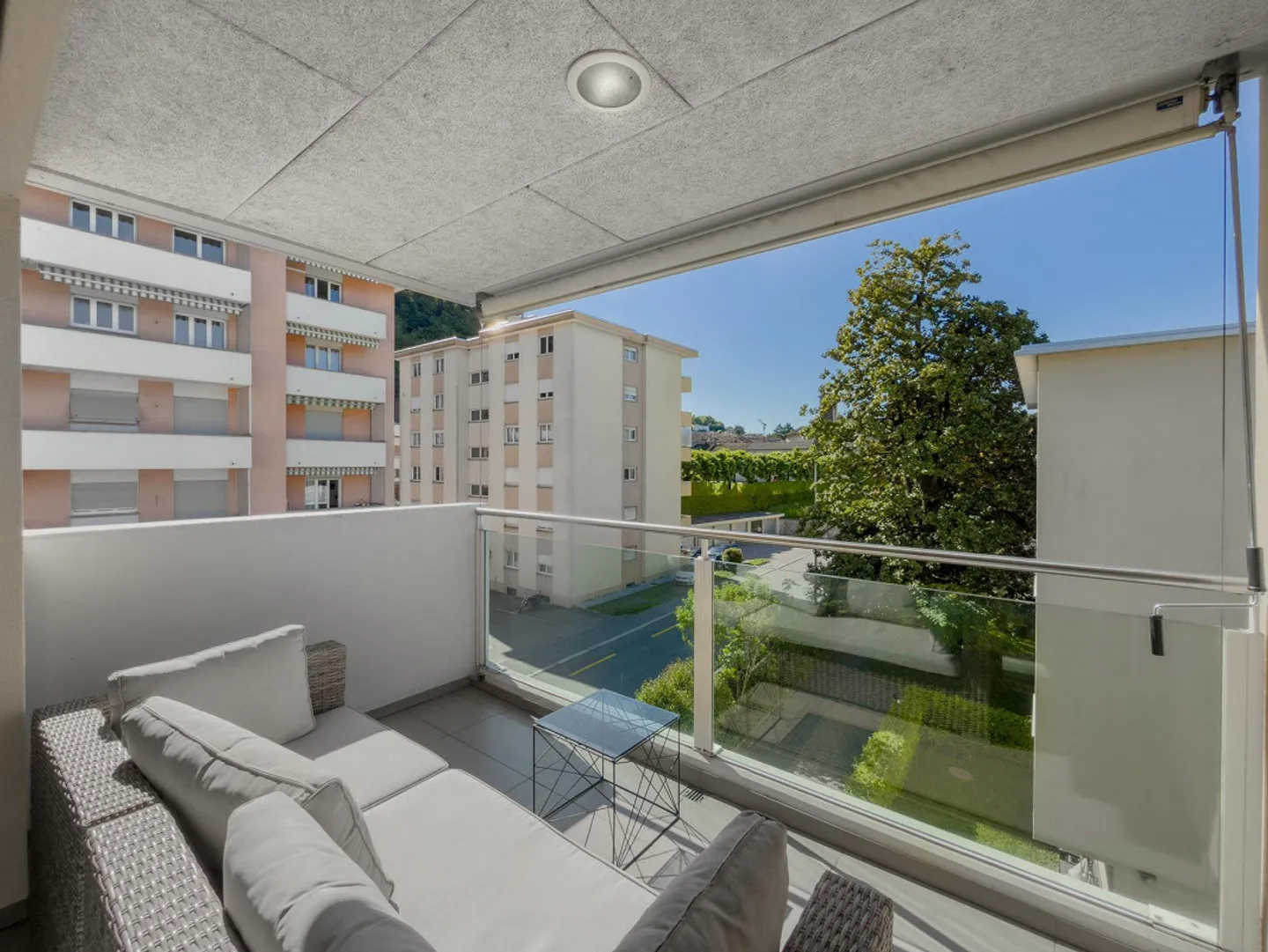 2,5 Zimmer im obersten Stock mit Schwimmbad, Fitnessraum und Sauna - Foto 3 von 9