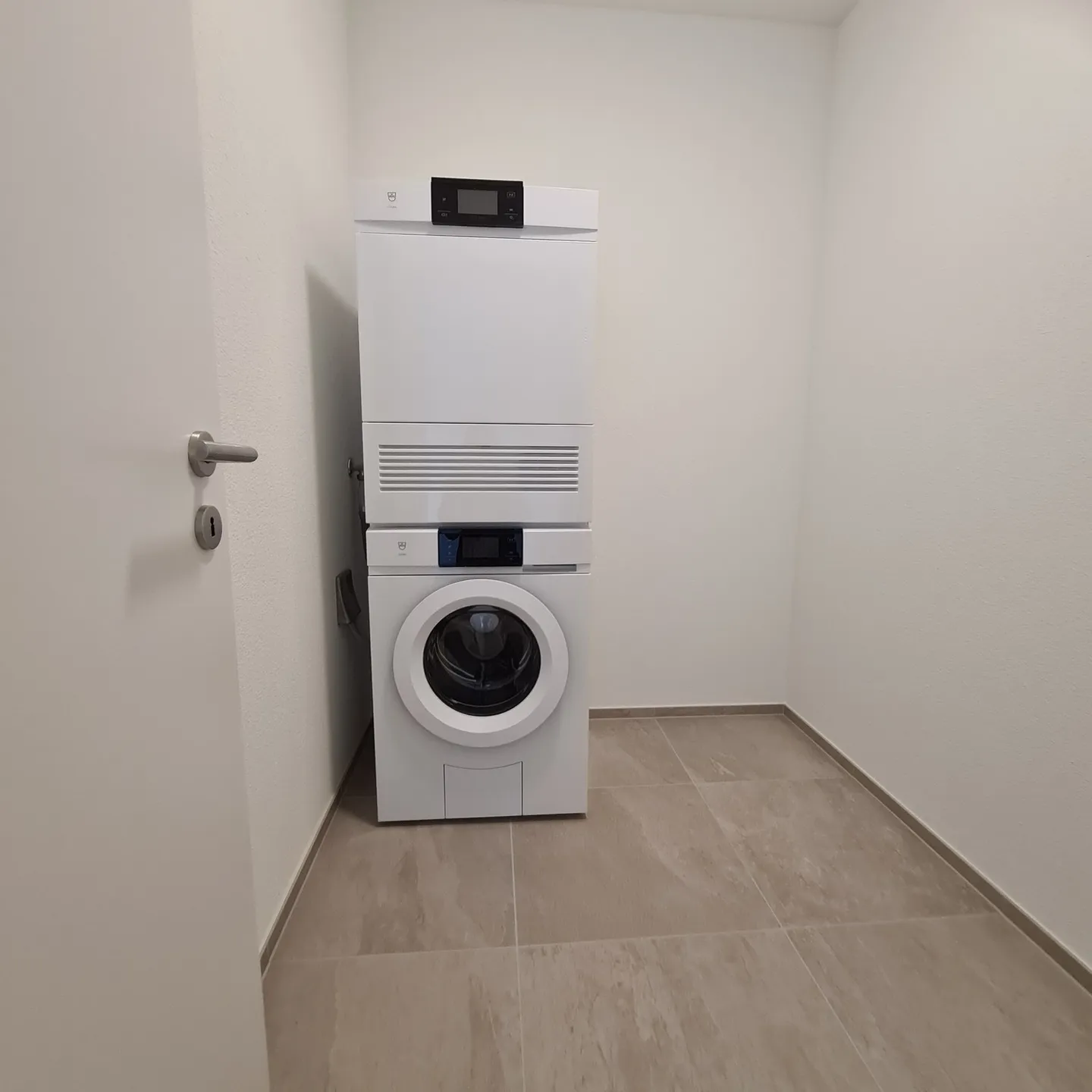 Moderno appartamento di 3,5 locali con molto spazio e terrazza a Bellach - Foto 7 di 9