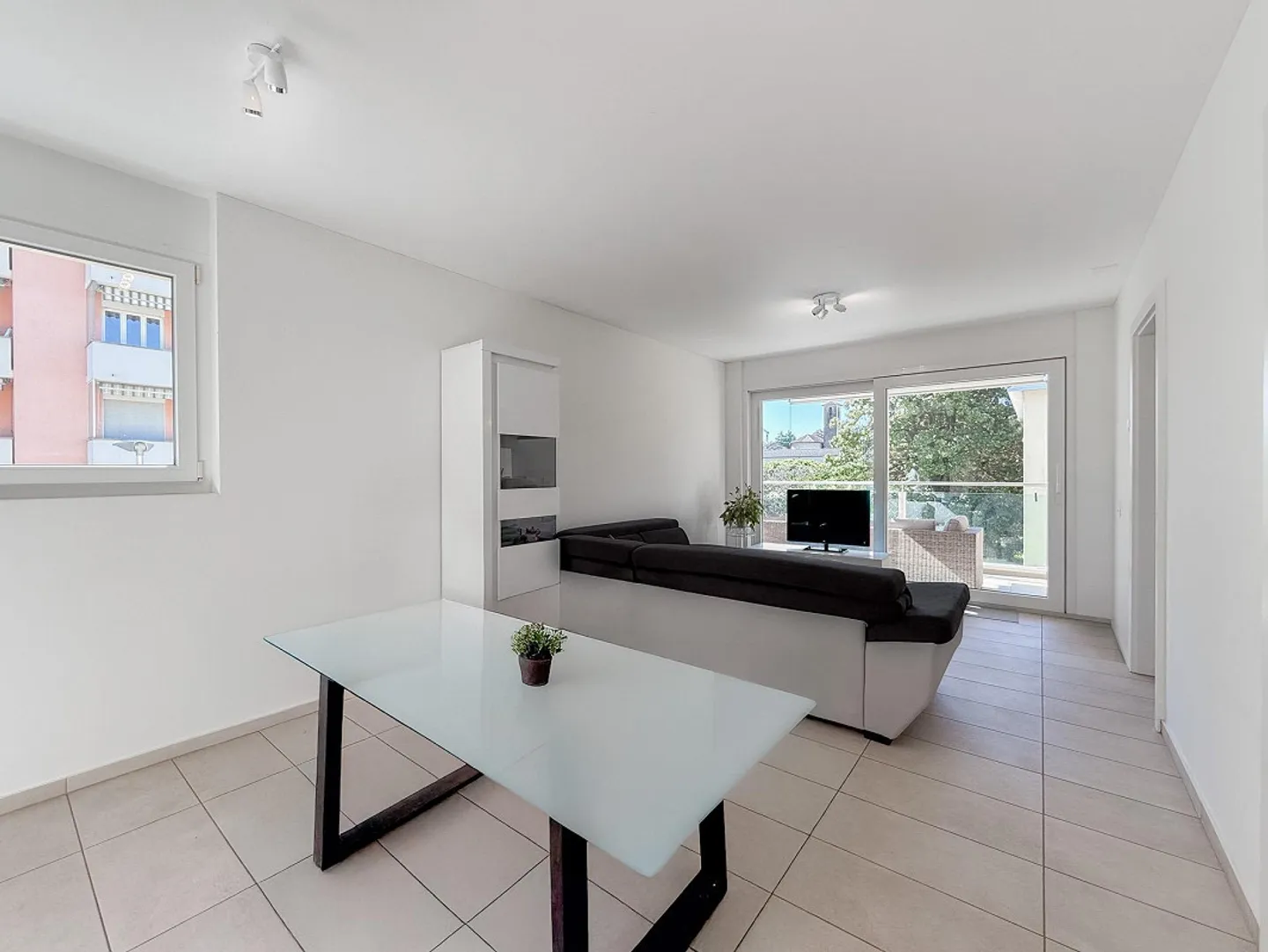 2,5 Zimmer im obersten Stock mit Schwimmbad, Fitnessraum und Sauna - Foto 1 von 9