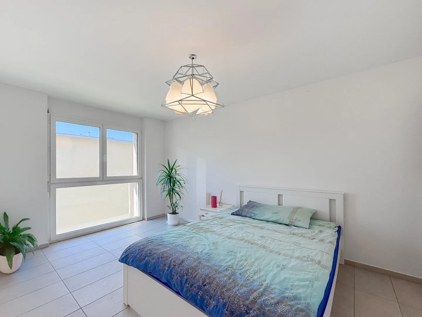 2,5 Zimmer im obersten Stock mit Schwimmbad, Fitnessraum und Sauna - Foto 4 von 9