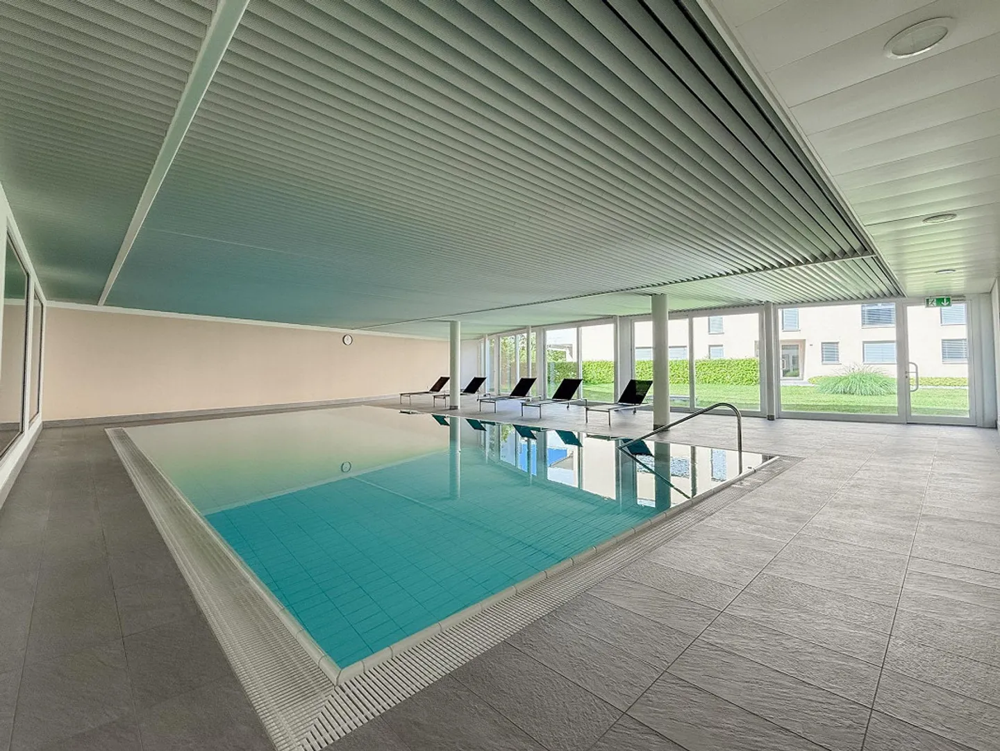 2,5 Zimmer im obersten Stock mit Schwimmbad, Fitnessraum und Sauna - Foto 5 von 9