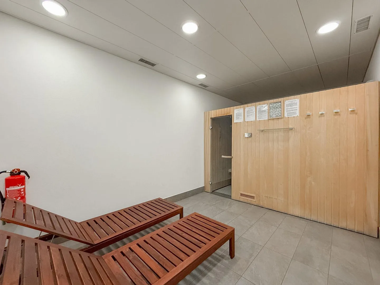 2,5 Zimmer im obersten Stock mit Schwimmbad, Fitnessraum und Sauna - Foto 7 von 9