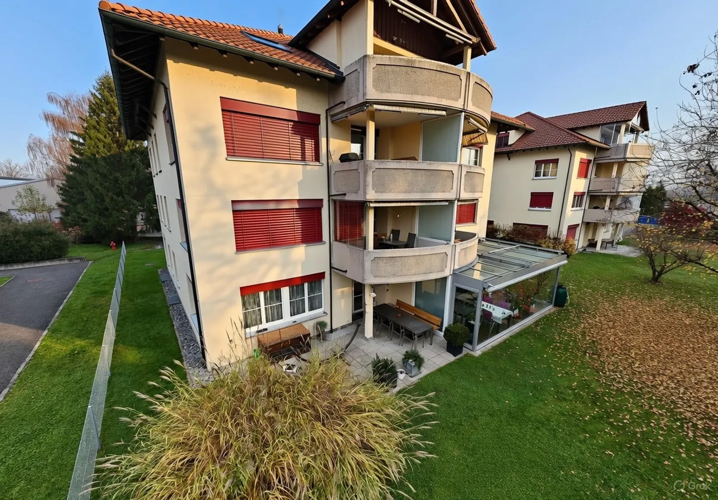 Gartenwohnung mit moderner Küche - Foto 2 von 9