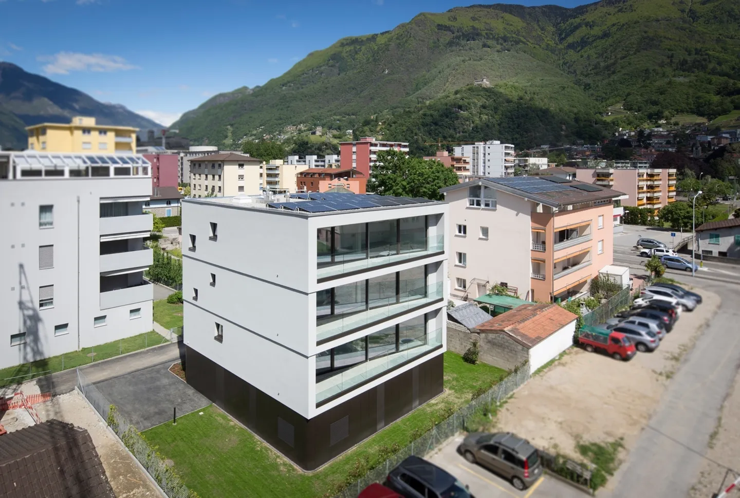 Modern multi-family house with 3 units of 3.5 rooms in Bellinzona - Photo 5 of 13