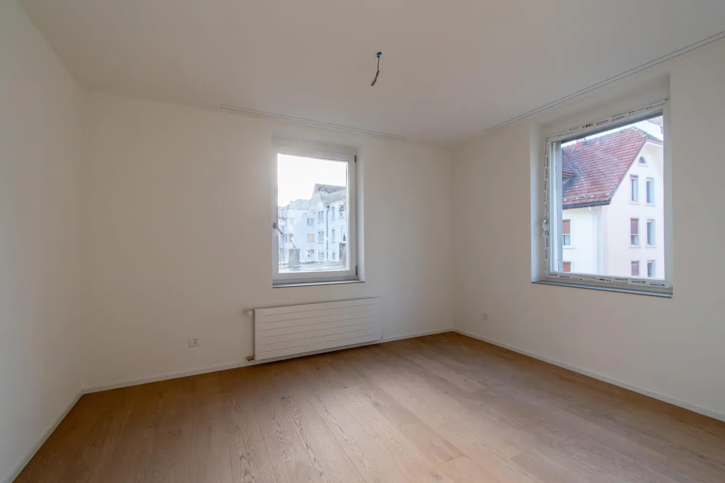 Appartement spacieux, fraîchement rénové de 2,5 pièces avec balcon - Photo 8 sur 10