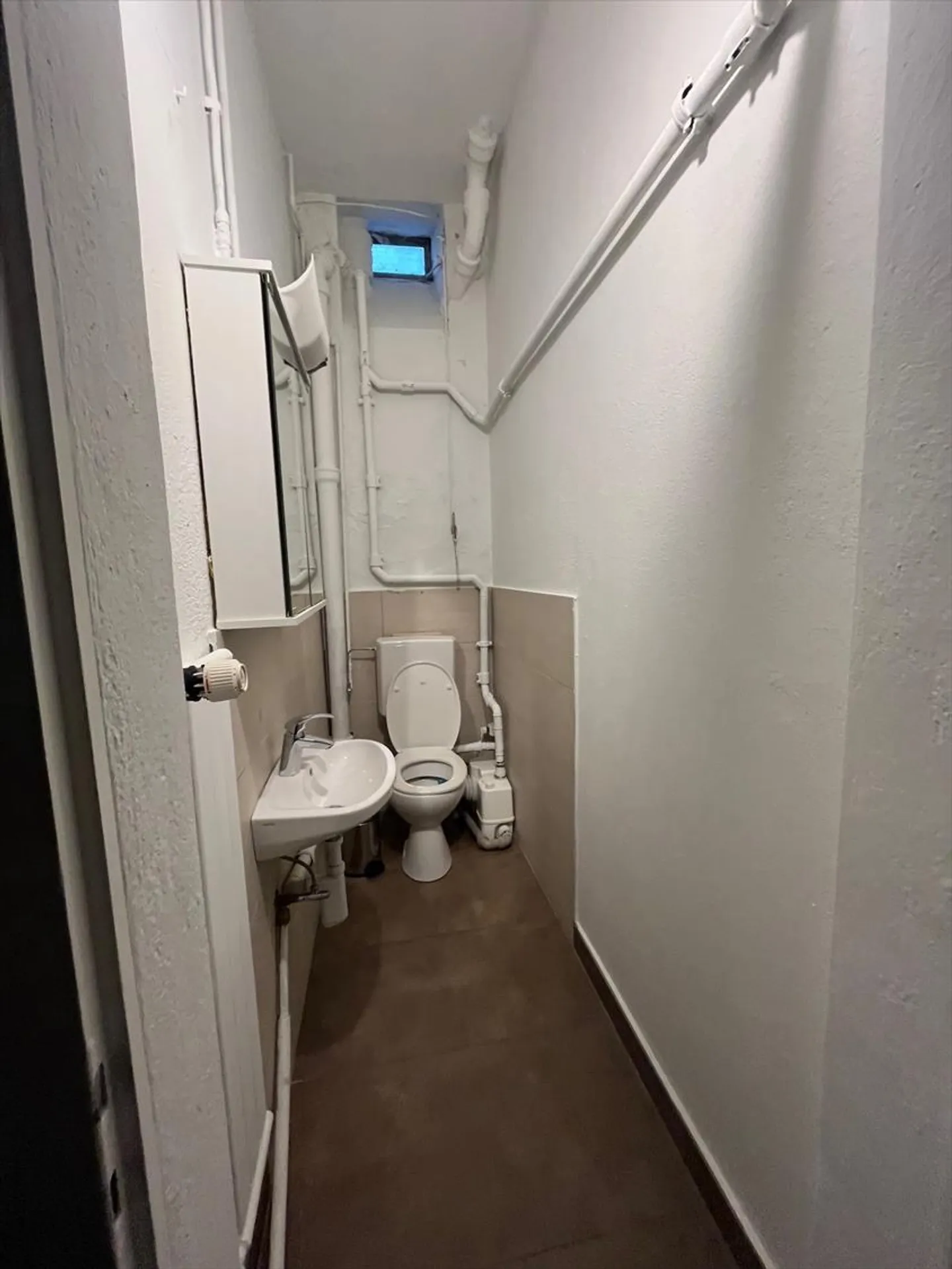 Bright Office Space near Enge Station - Photo 6 of 6