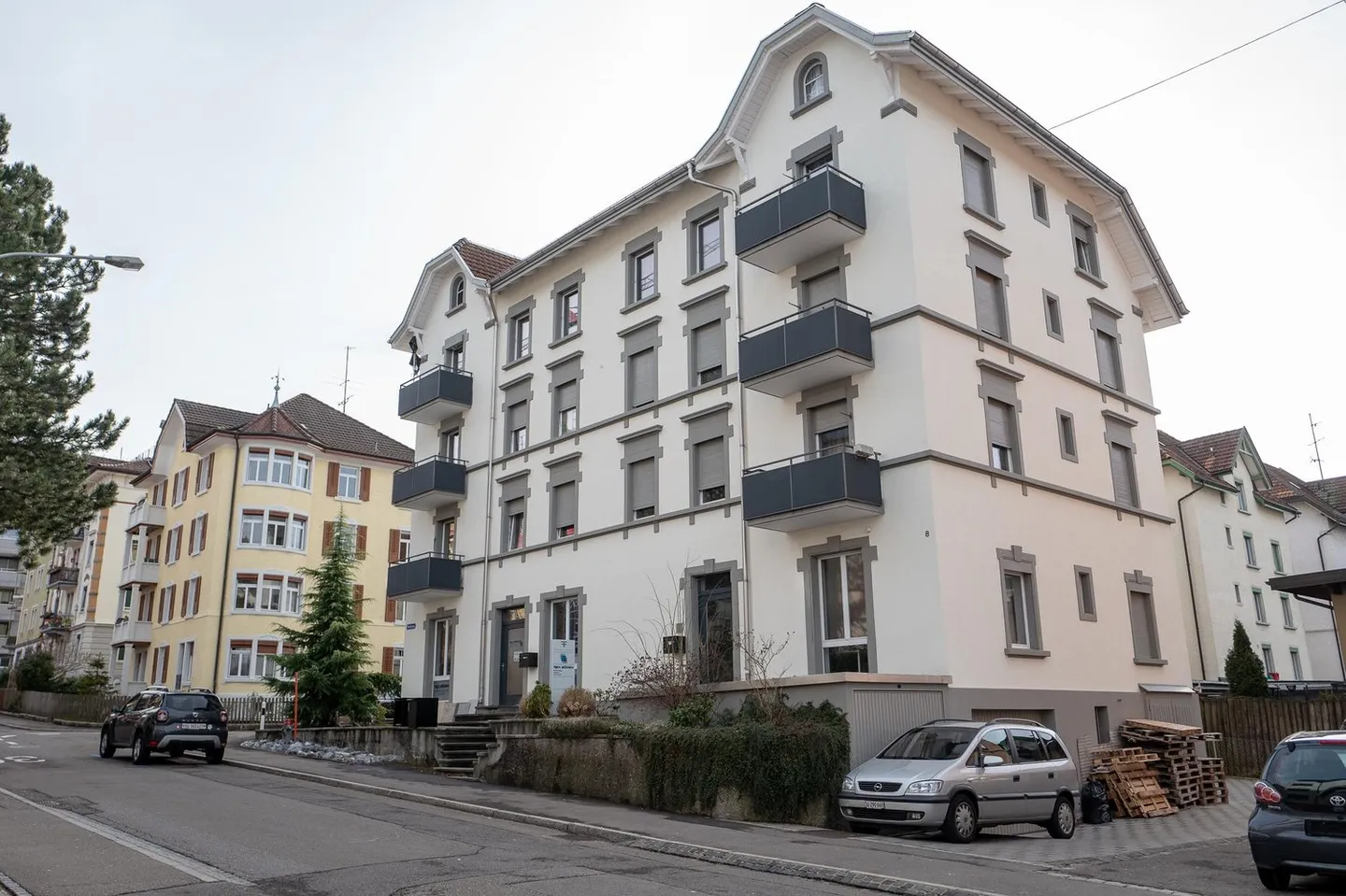 Appartement spacieux, fraîchement rénové de 2,5 pièces avec balcon - Photo 10 sur 10