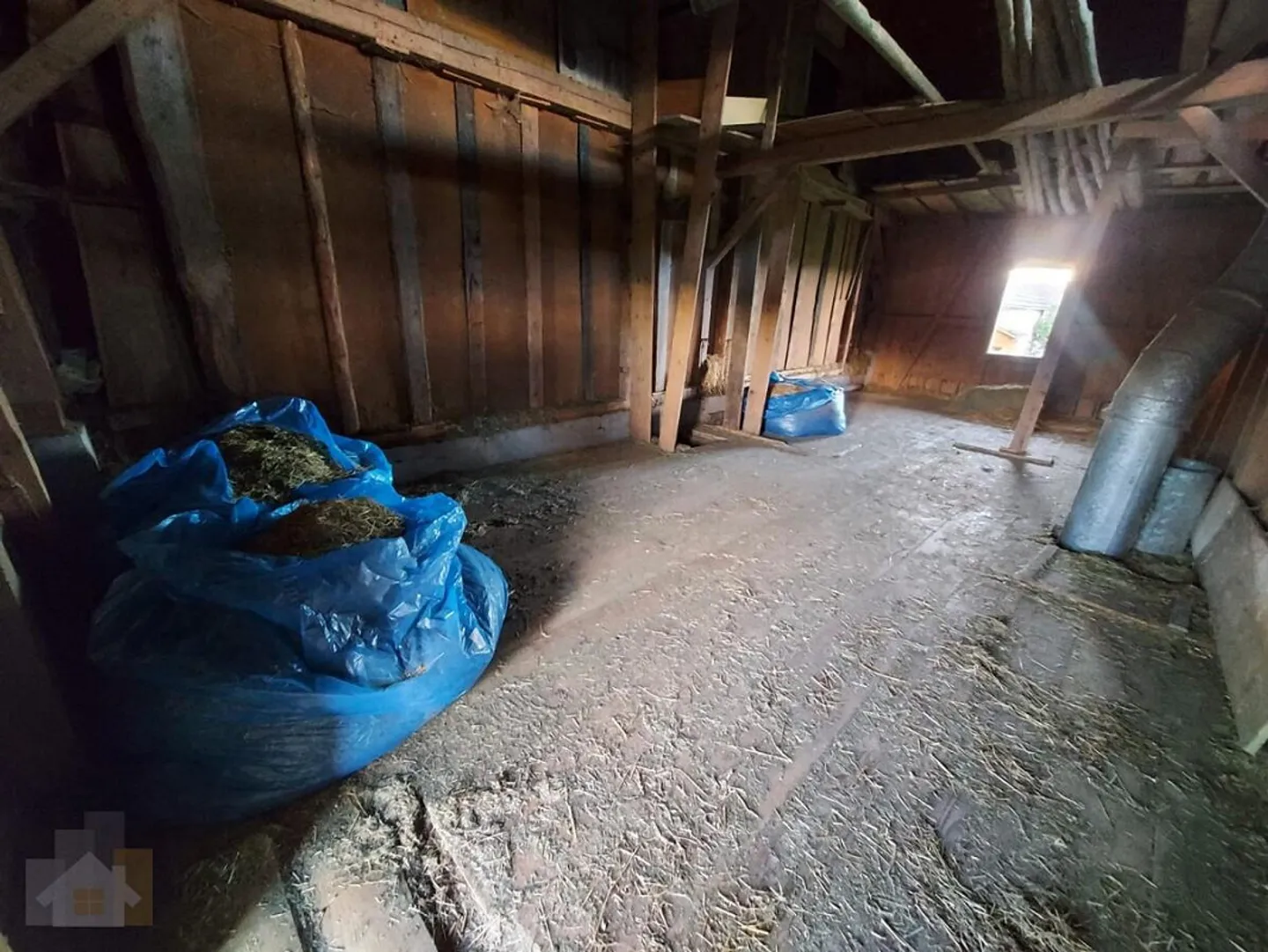 Écurie autonome avec paddock pour deux chevaux ensemble - Photo 9 sur 14