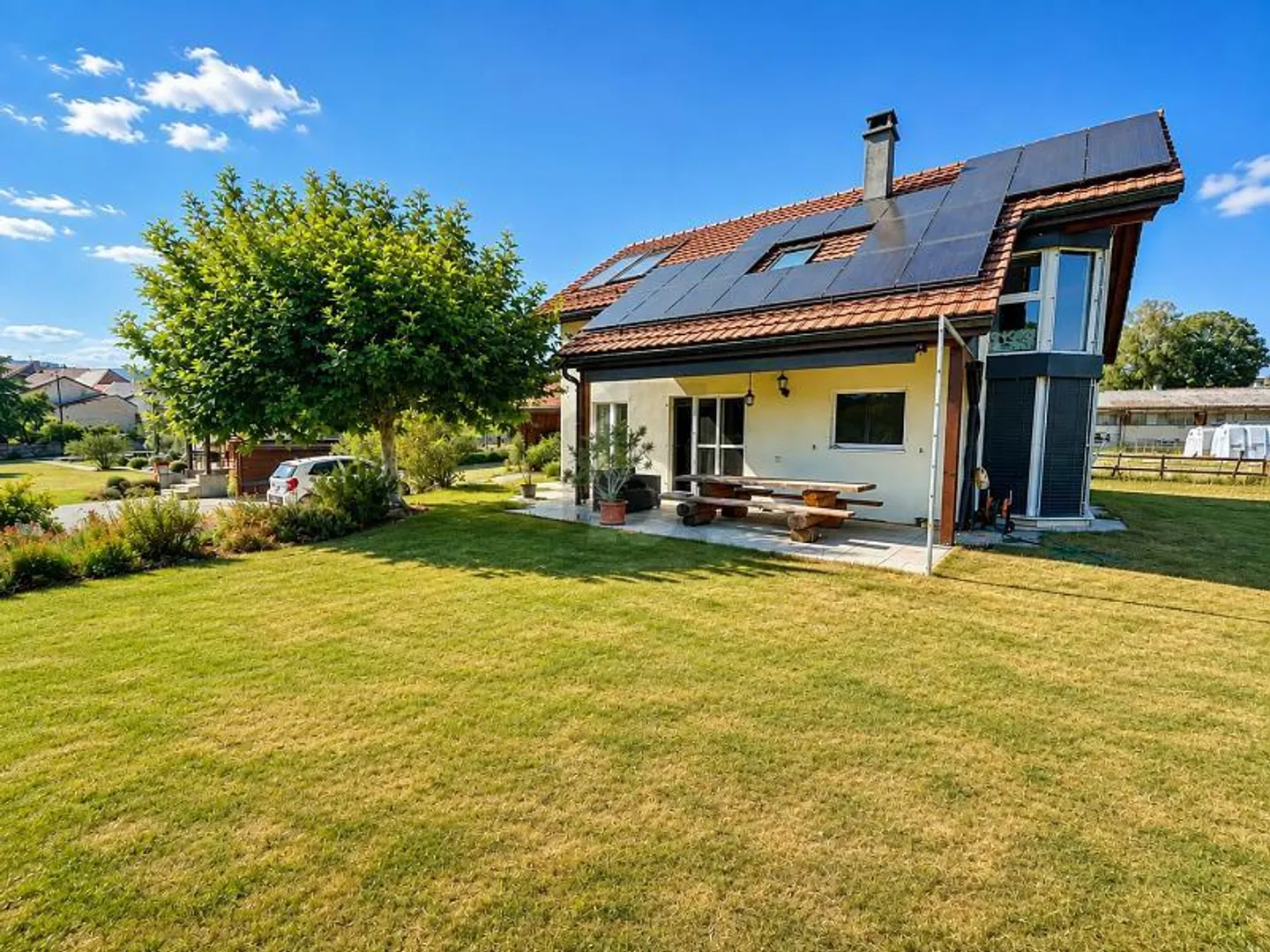 MAGNIFICENT, SPACIOUS AND BRIGHT WITH GARDEN - Photo 1 of 6