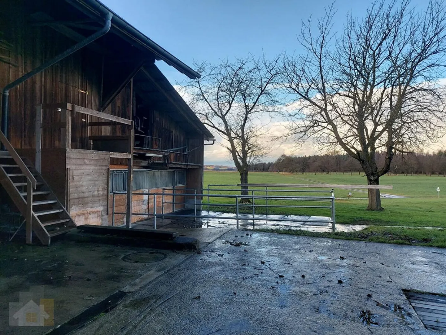 Écurie autonome avec paddock pour deux chevaux ensemble - Photo 12 sur 14