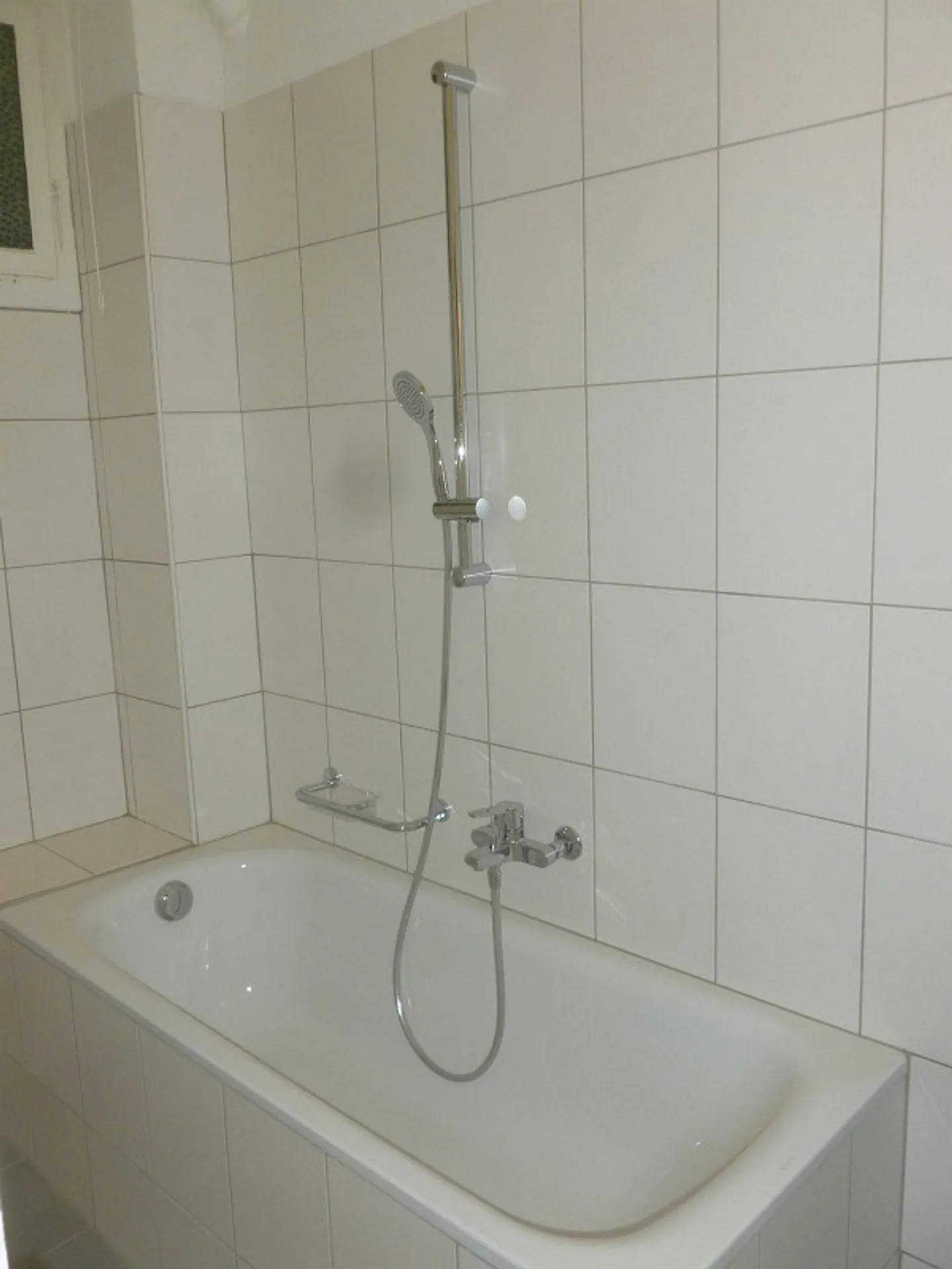 Ampio appartamento di quattro stanze - Foto 7 di 8