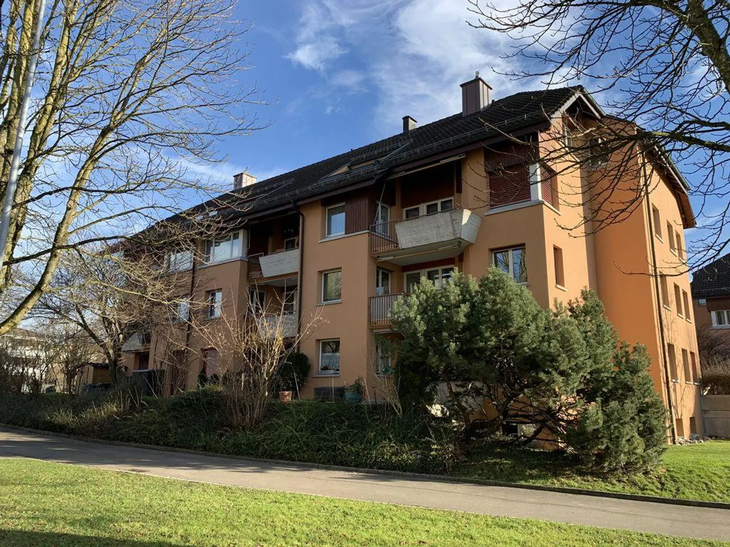 Apartment seeks single! - Photo 10 of 11