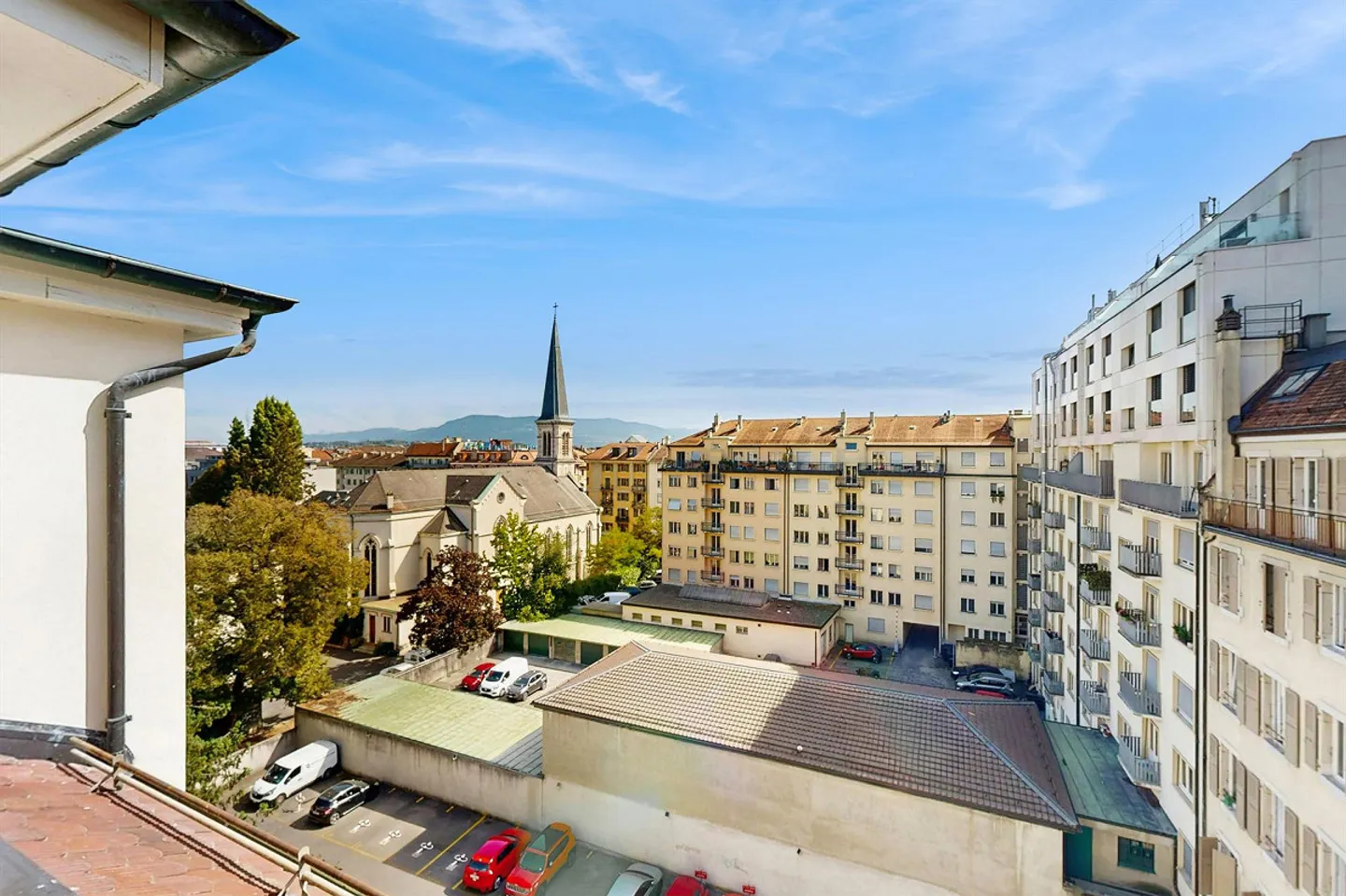 Renovierte Wohnung, durchgehend und das gesamte oberste Stockwerk belegend - Foto 1 von 9