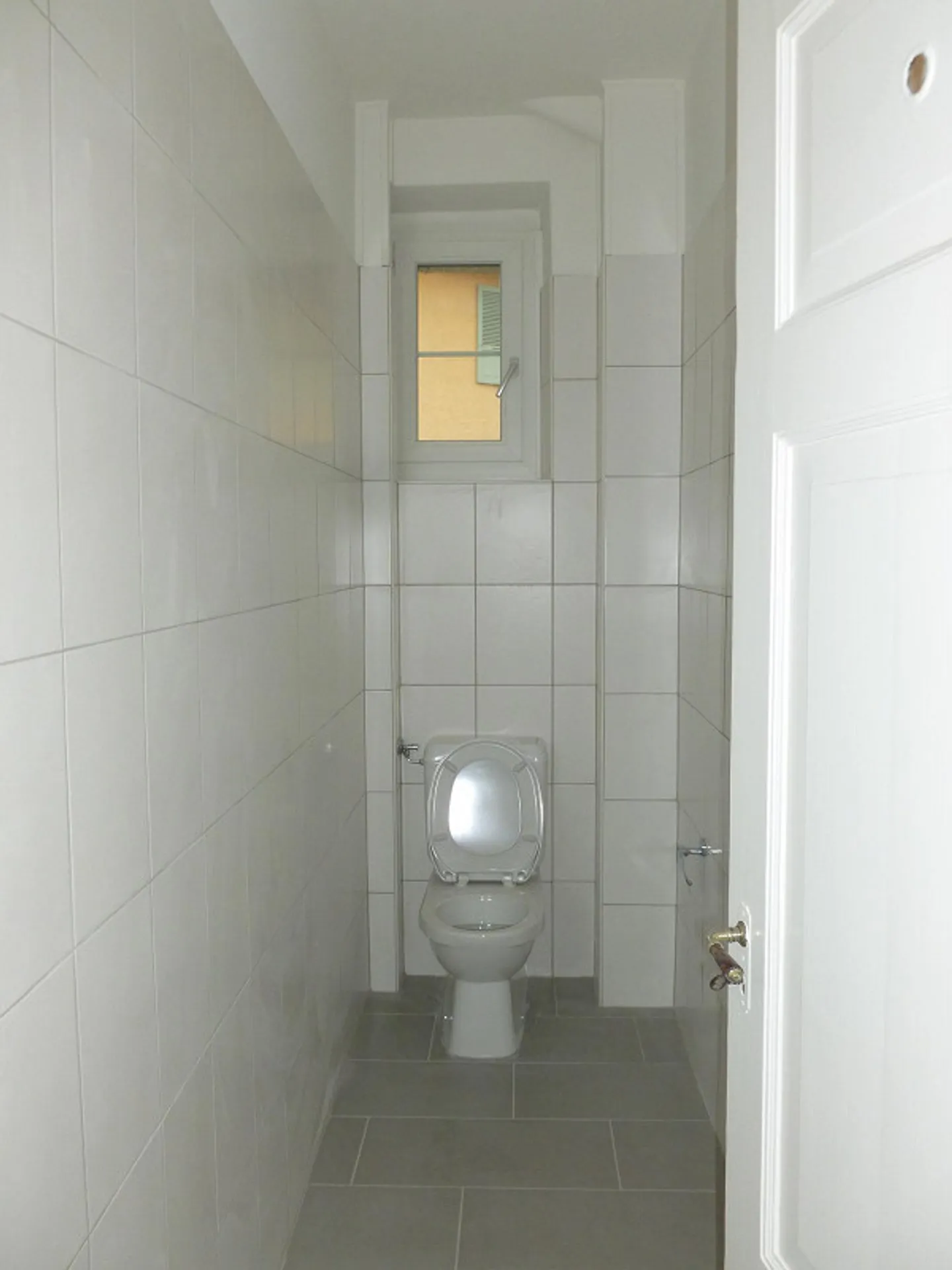 Ampio appartamento di quattro stanze - Foto 8 di 8