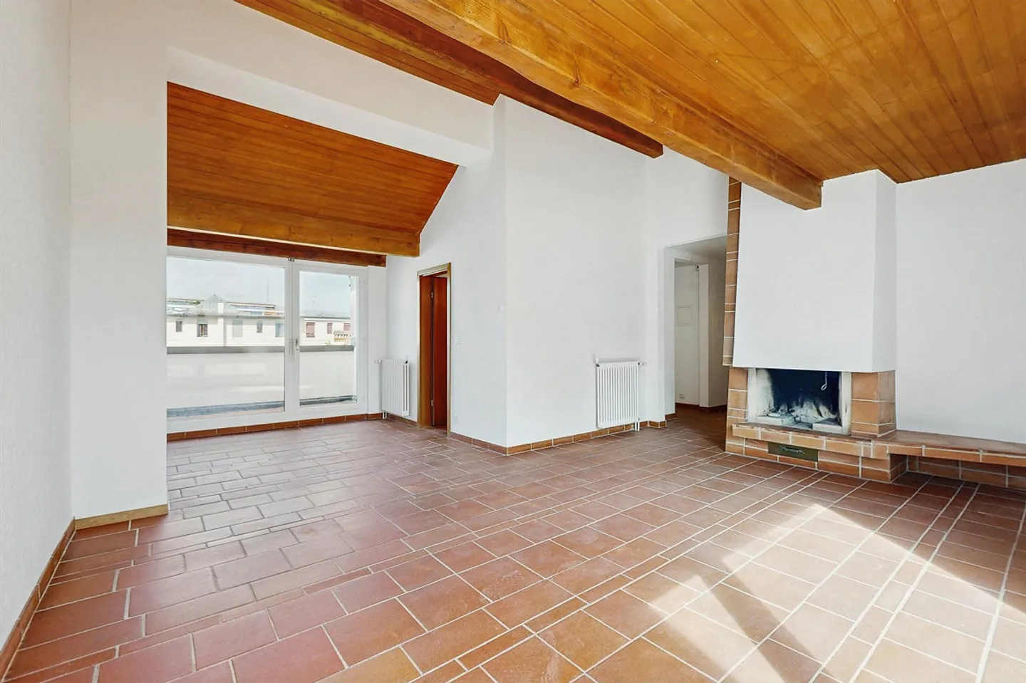 Renovierte Wohnung, durchgehend und das gesamte oberste Stockwerk belegend - Foto 8 von 9