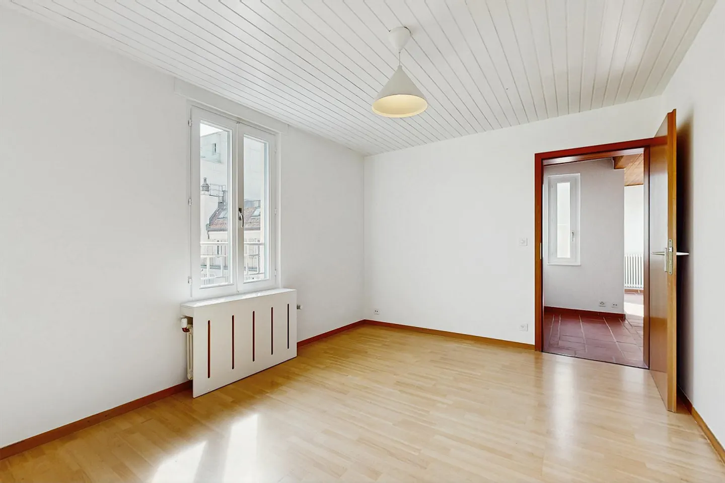 Renovierte Wohnung, durchgehend und das gesamte oberste Stockwerk belegend - Foto 9 von 9