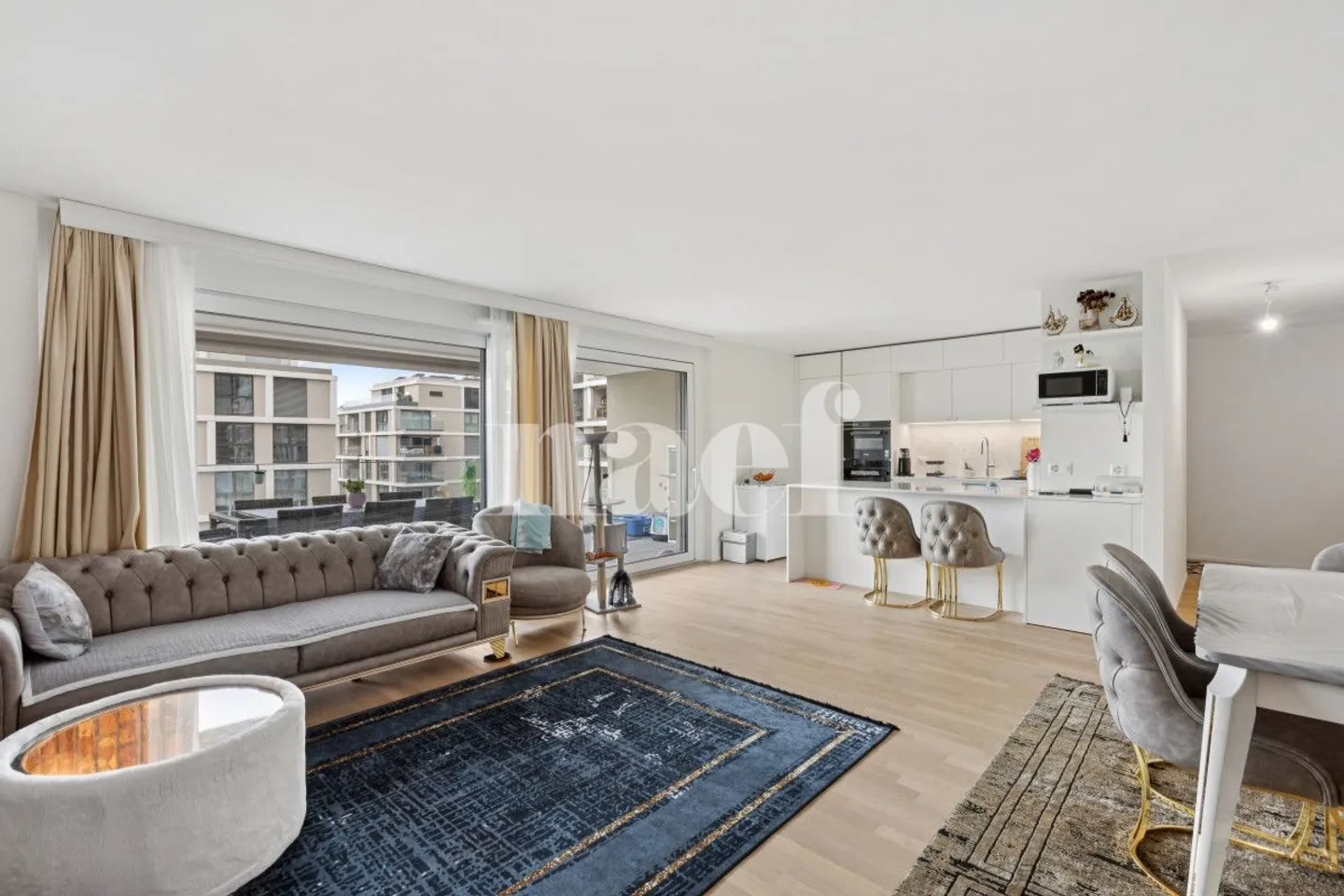 Spacious Apartment in the Heart of Bellavista - Photo 4 of 12