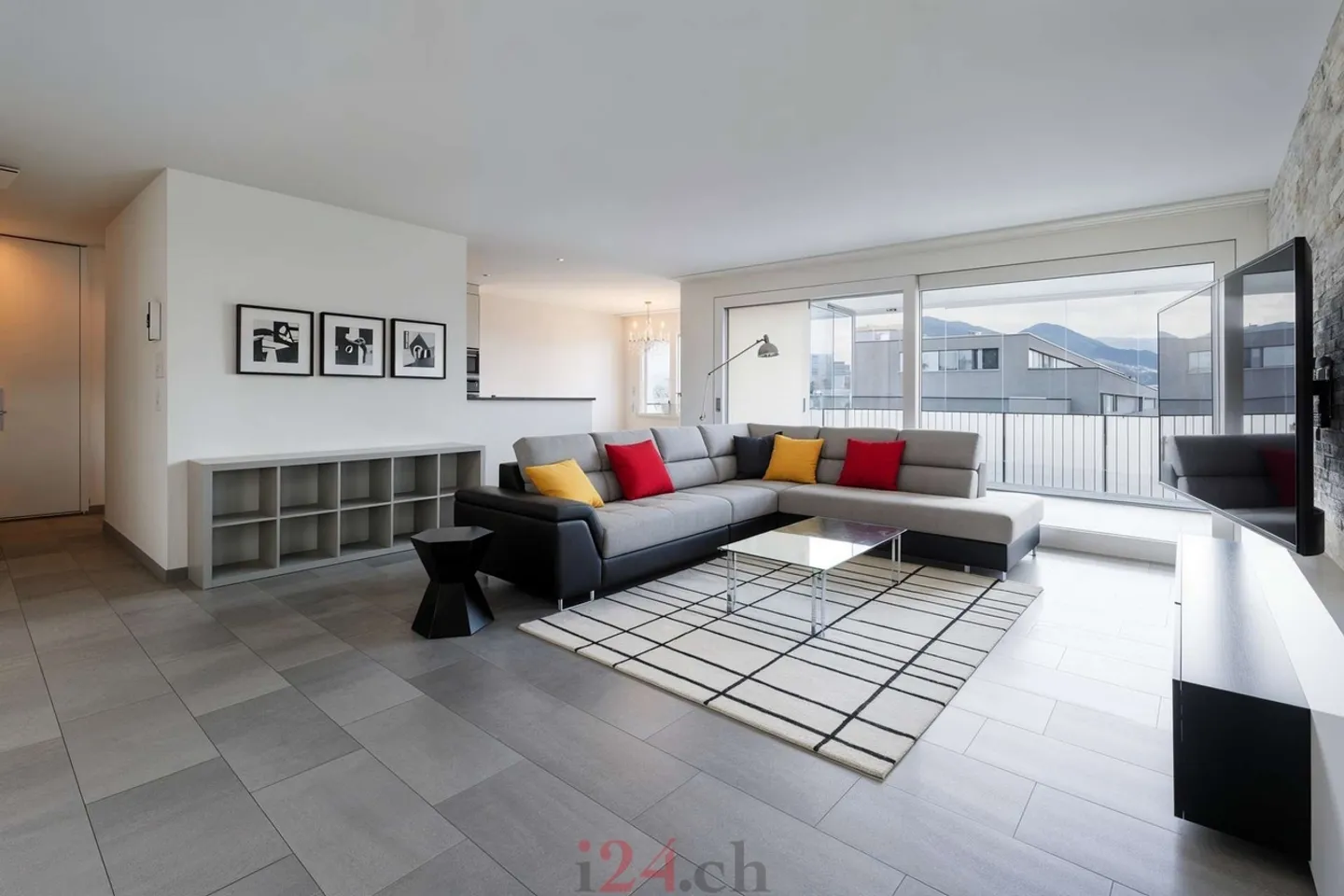 Appartamento moderno 3.5 locali con balcone vetrato - Foto 4 di 12