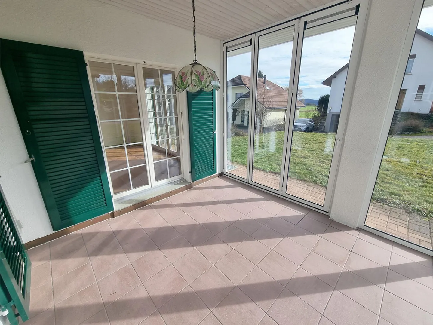 4.5-Room Single-Family Home with Spacious Garden in a Quiet Residential Area - Photo 4 of 11