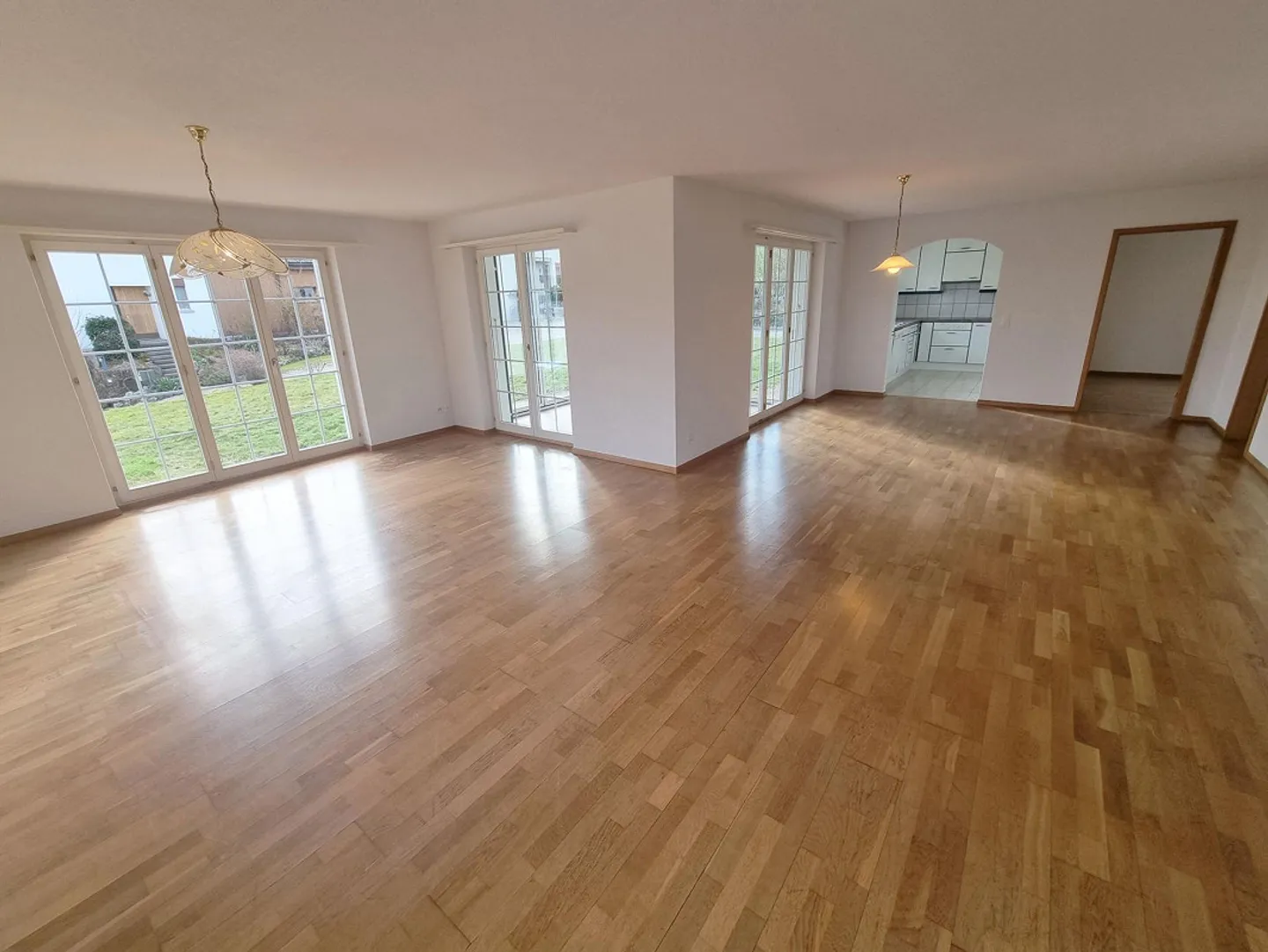 4.5-Room Single-Family Home with Spacious Garden in a Quiet Residential Area - Photo 6 of 11