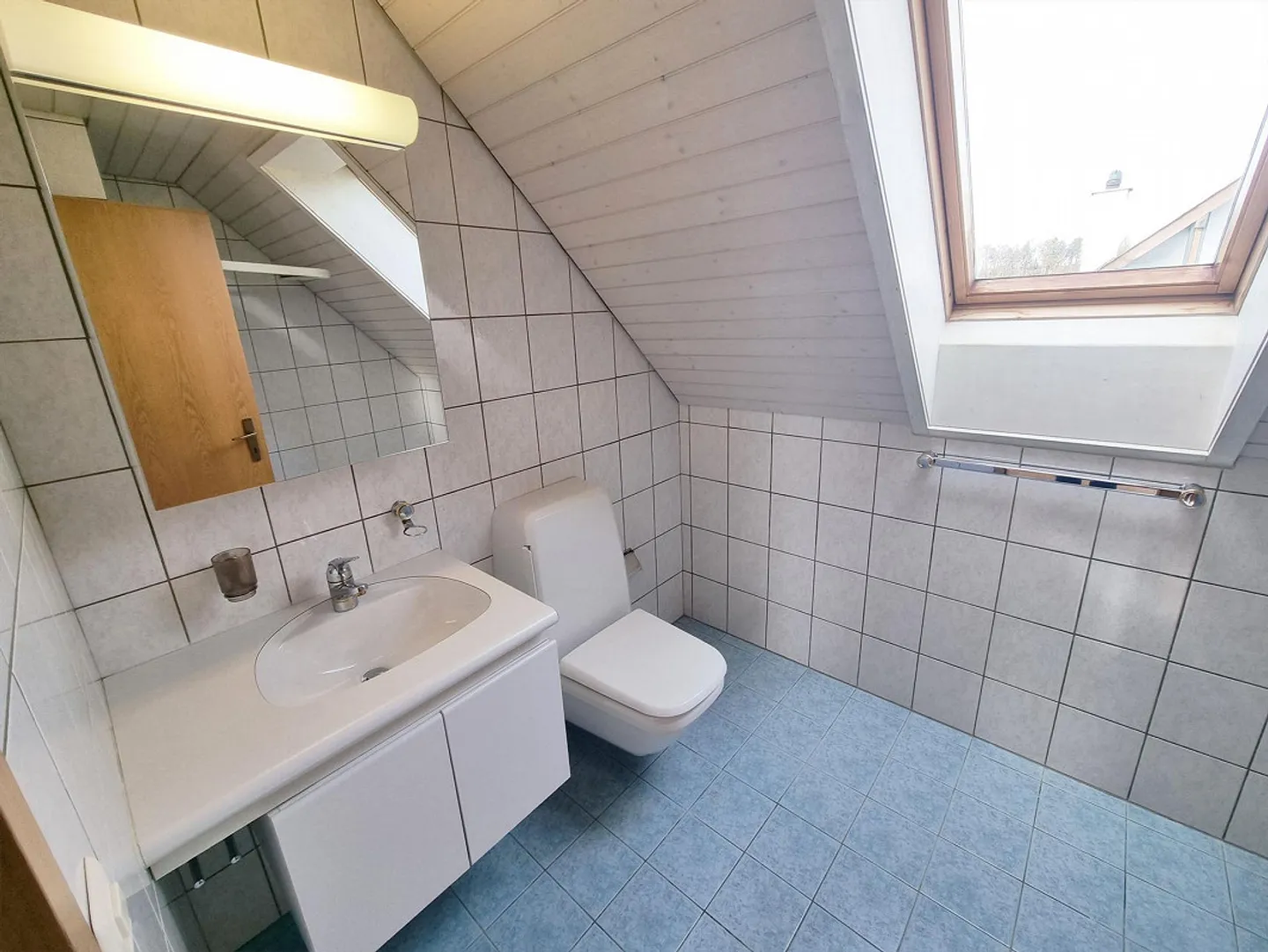 4.5-Room Single-Family Home with Spacious Garden in a Quiet Residential Area - Photo 8 of 11