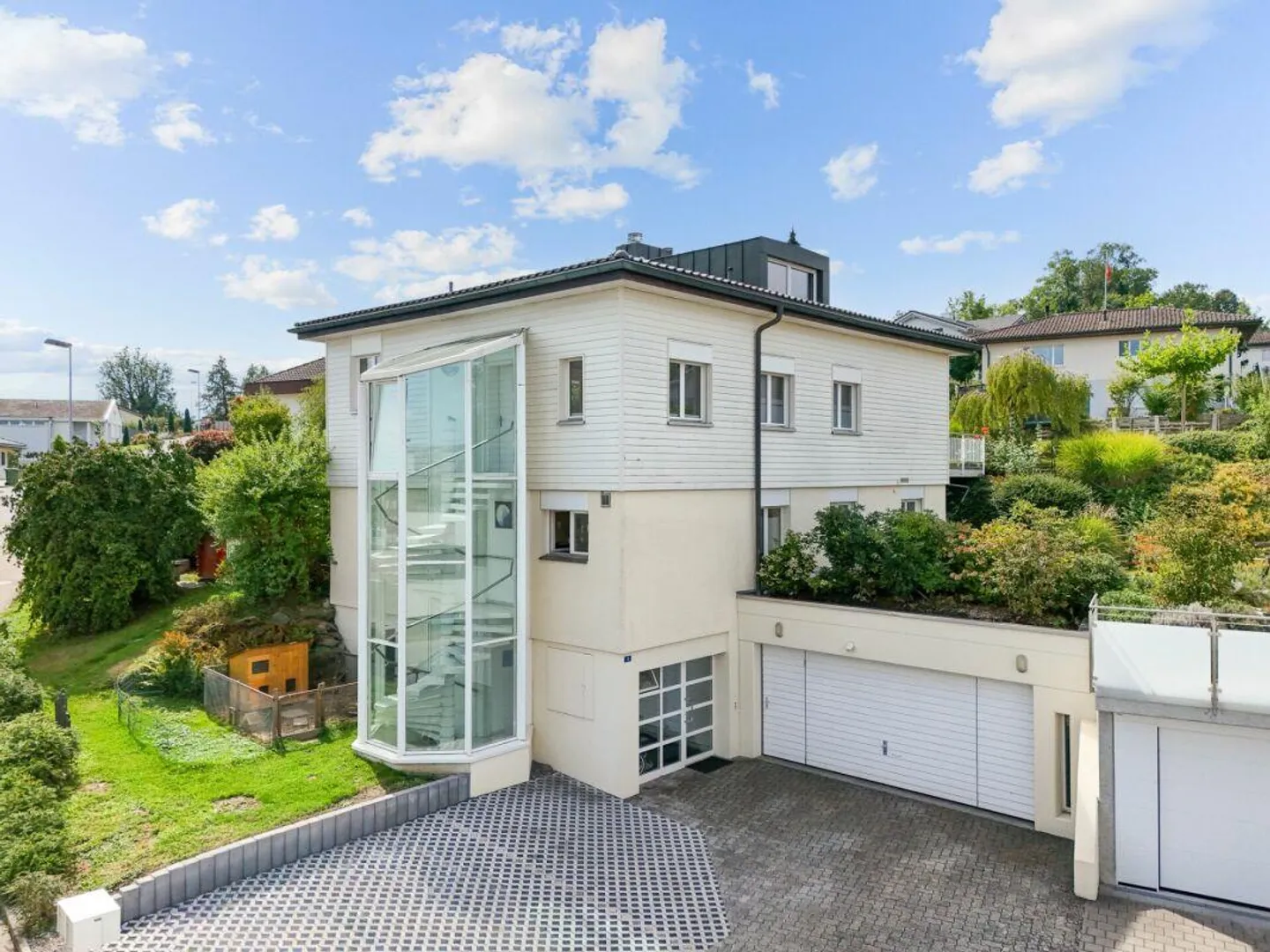 Geräumiges Zweifamilienhaus - Foto 1 von 7