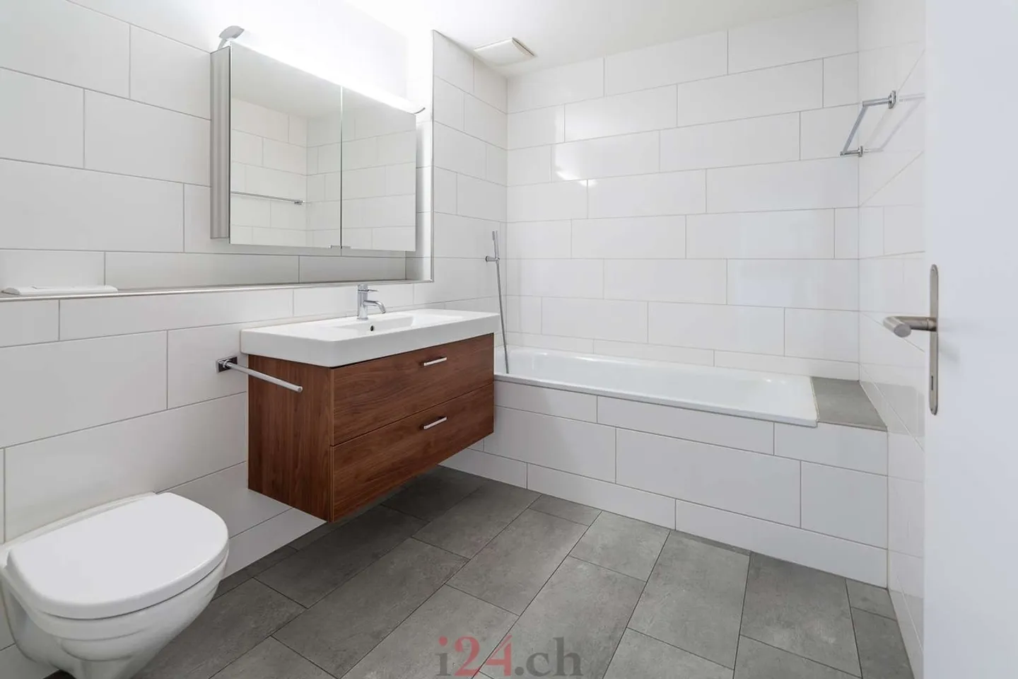 Appartamento moderno 3.5 locali con balcone vetrato - Foto 11 di 12