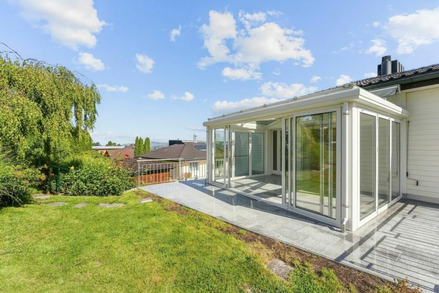 Geräumiges Zweifamilienhaus - Foto 6 von 7