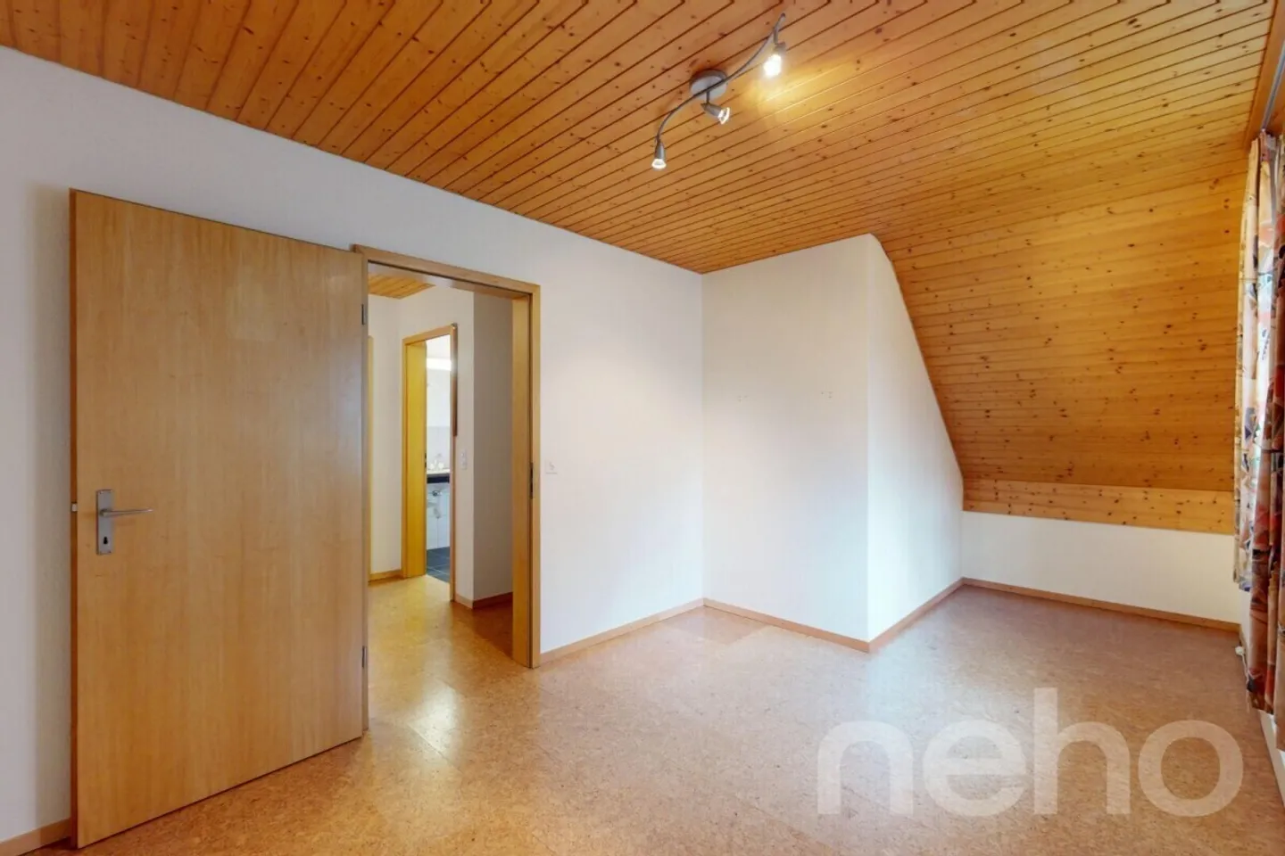 Casa unifamiliare indipendente di 6,5 stanze ai margini della zona residenziale - Foto 9 di 13