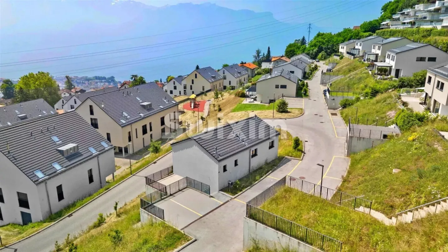 Modern Comfort Between Lake and Mountains - Photo 4 of 5