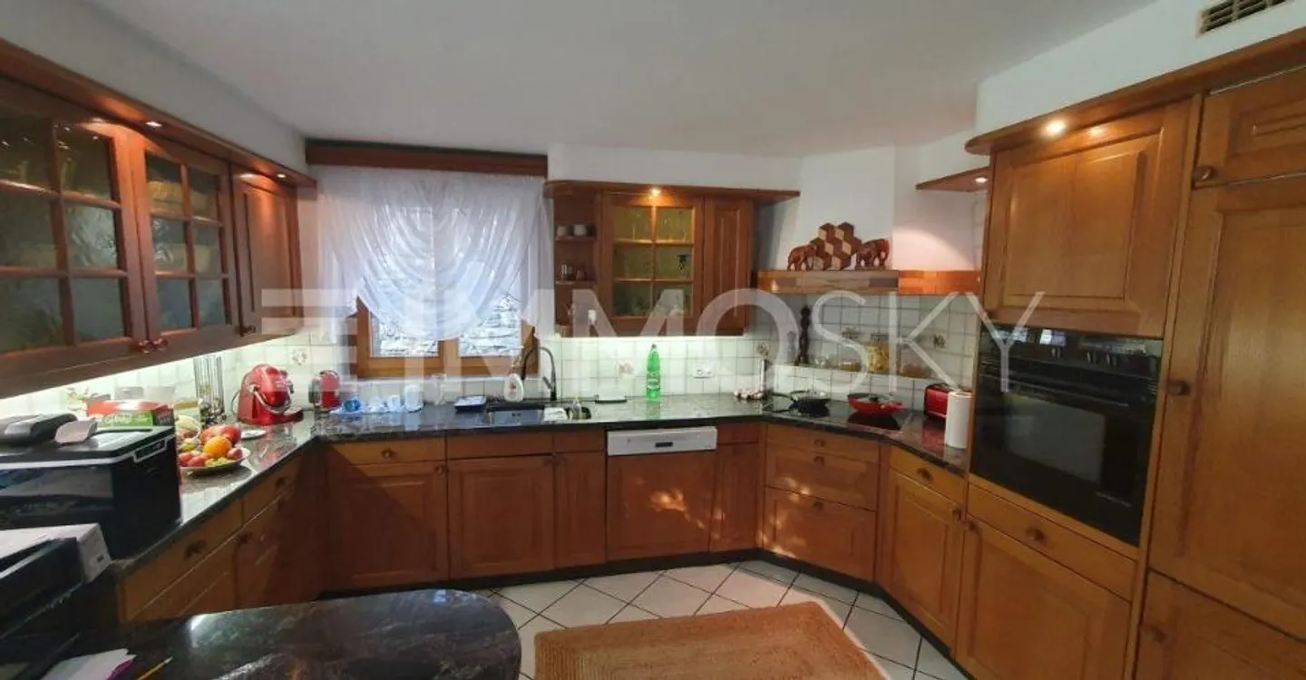 Einfamilienhaus mit Panoramablick auf die Berge und Außenbereichen - Foto 3 von 5