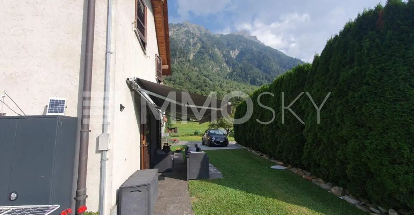 Einfamilienhaus mit Panoramablick auf die Berge und Außenbereichen - Foto 5 von 5