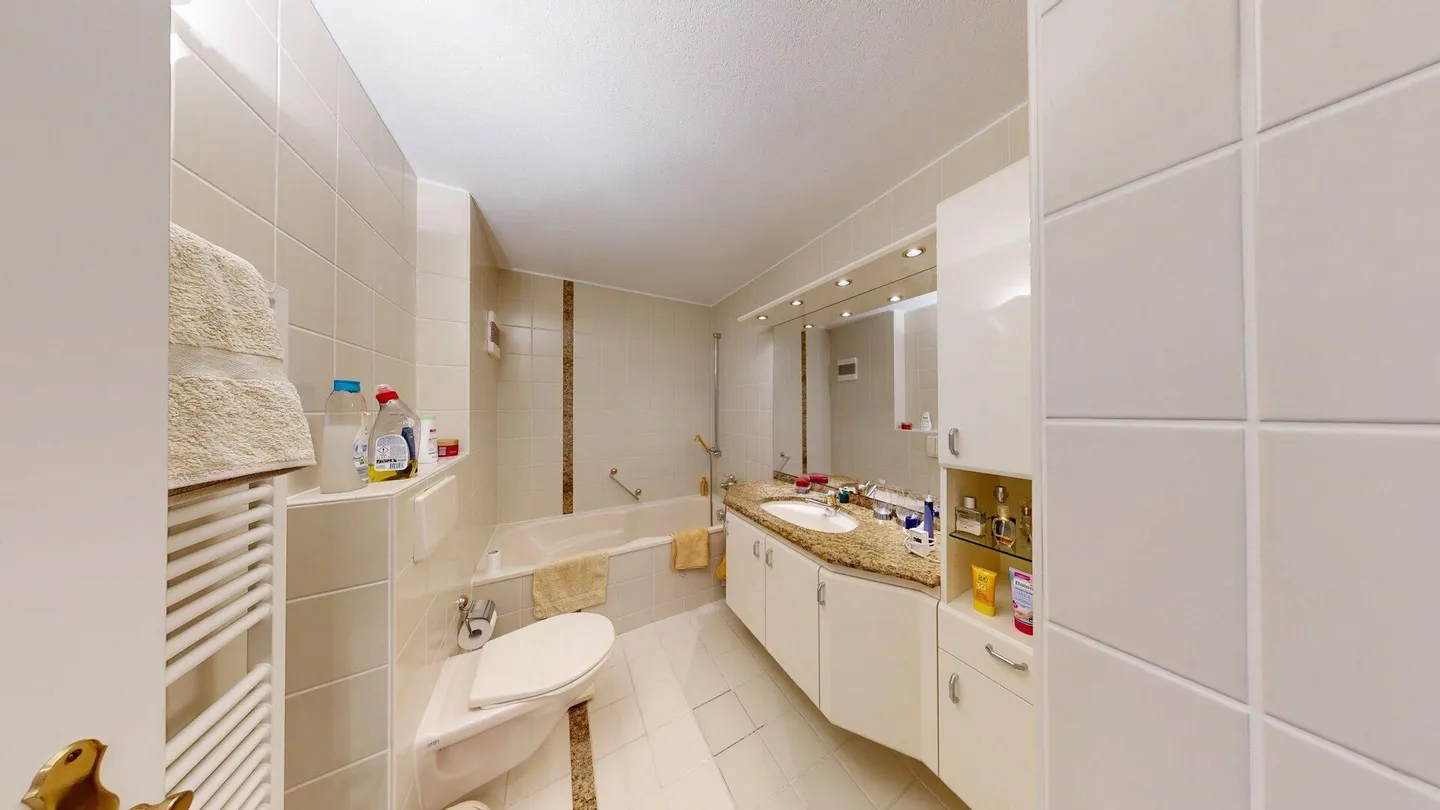 Charmante, helle 2.5-Zimmer-Wohnung mit Alpenblick - Foto 9 von 10