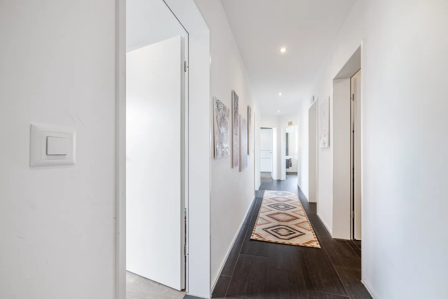 Stylish 5.5-Room Apartment - Photo 5 of 10