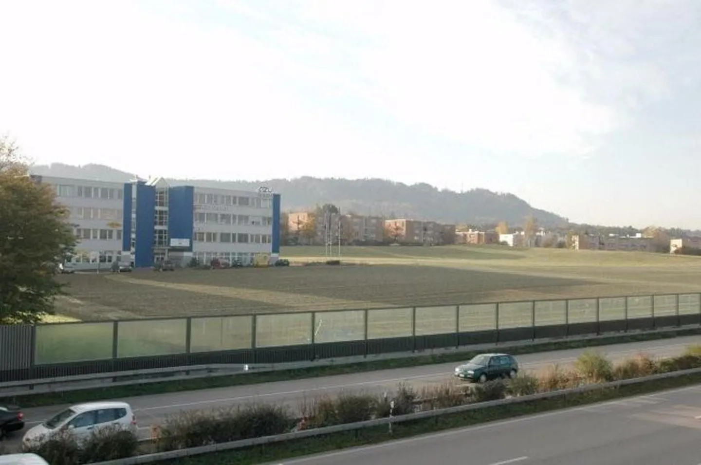 Spazio commerciale versatile con ottimi collegamenti di trasporto - Foto 2 di 4