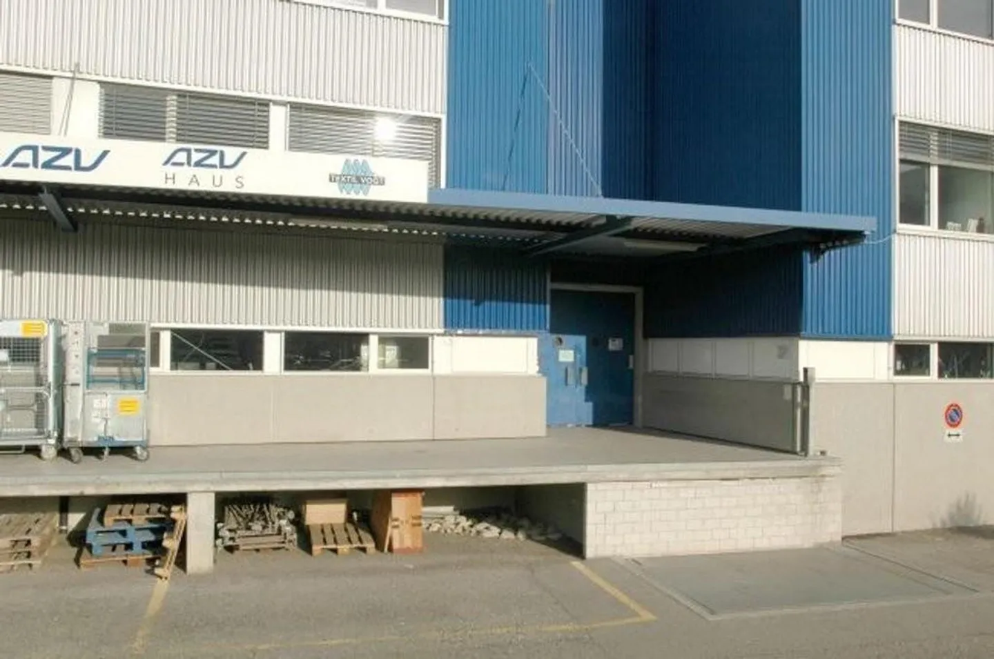 Spazio commerciale versatile con ottimi collegamenti di trasporto - Foto 3 di 4