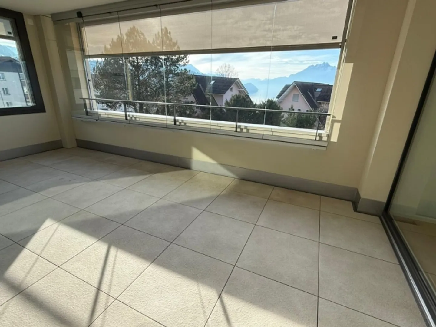 Puoi trasferirti immediatamente - posizione panoramica - 4,5 stanze con ottimi comfort - Foto 4 di 13