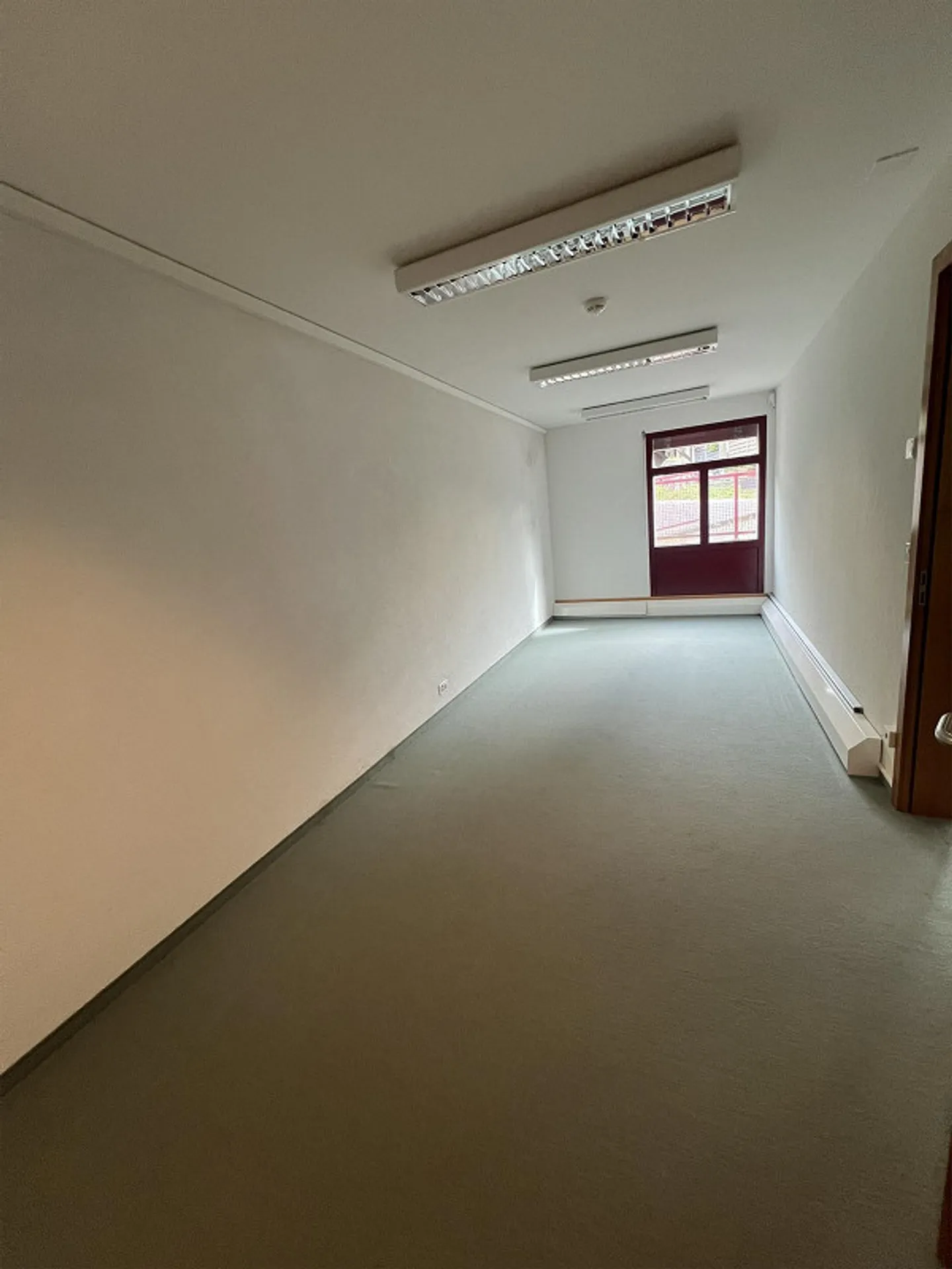 Spazio commerciale/di servizio versatile - Foto 4 di 8