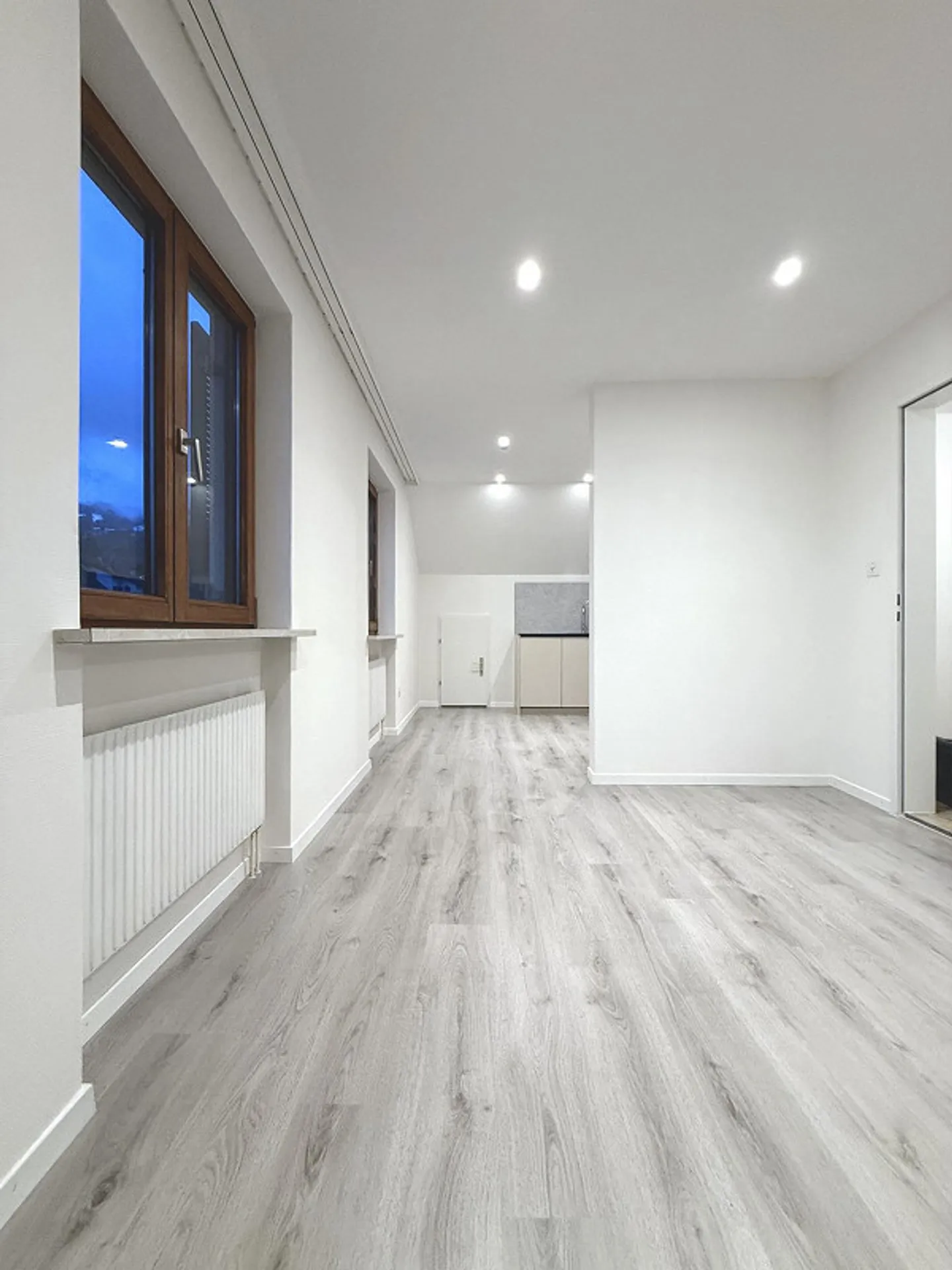 Charmante 2.5-Zimmer-Dachwohnung mit Aussicht in Altstaetten - Foto 4 di 10