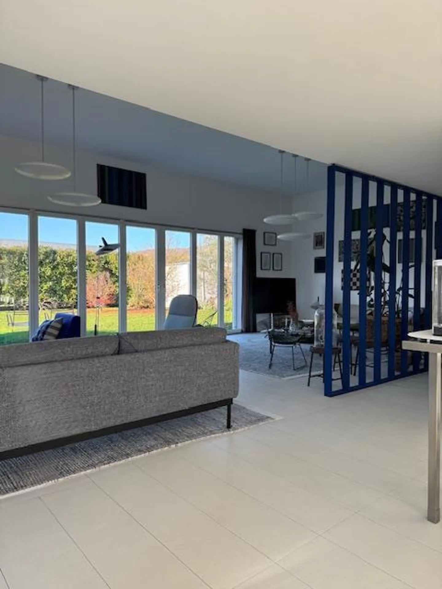 Villa moderniste avec jardin - Photo 9 sur 18