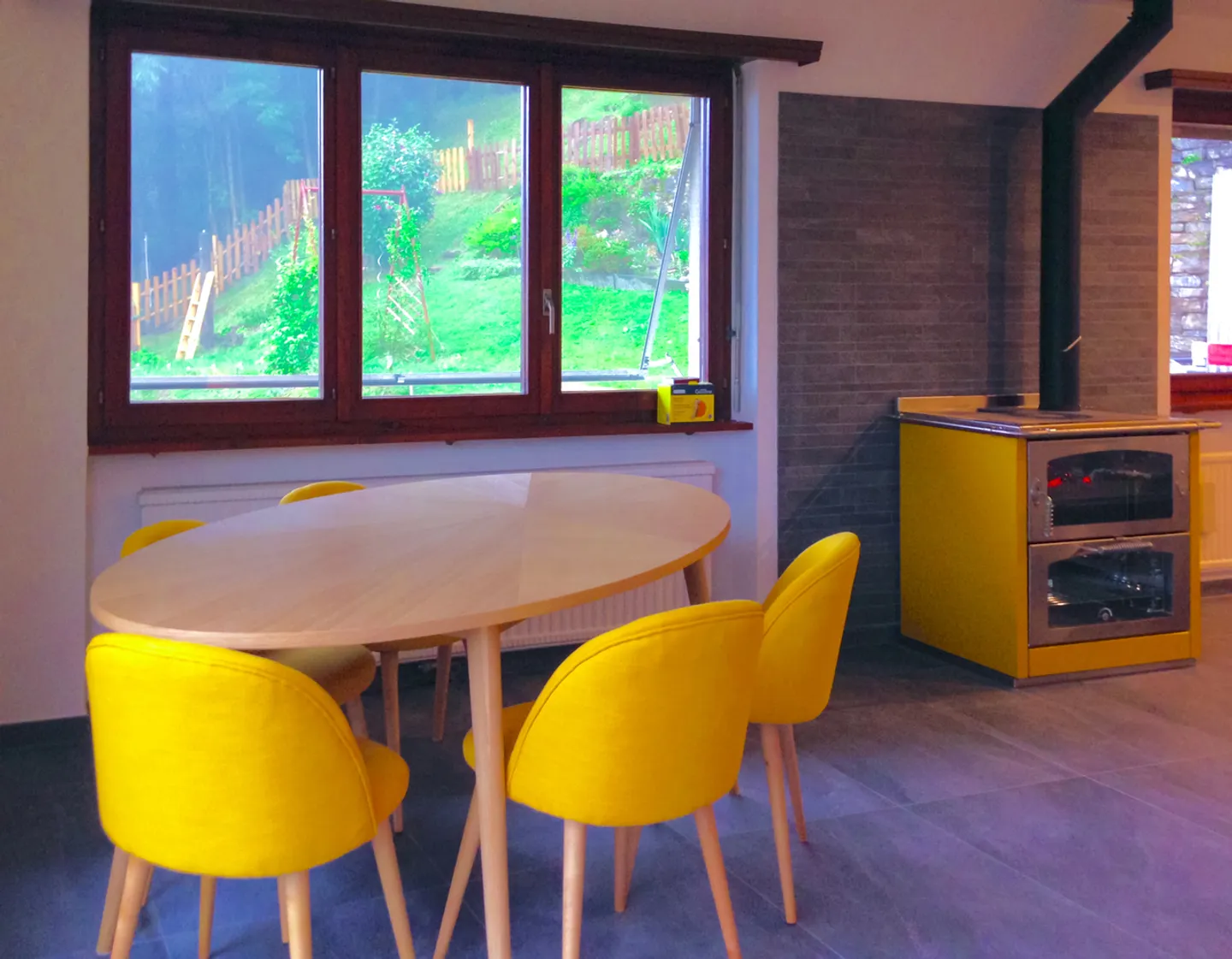 Oasi versatile: elegante bifamiliare nel verde, per vivere e lavorare - Foto 7 di 12