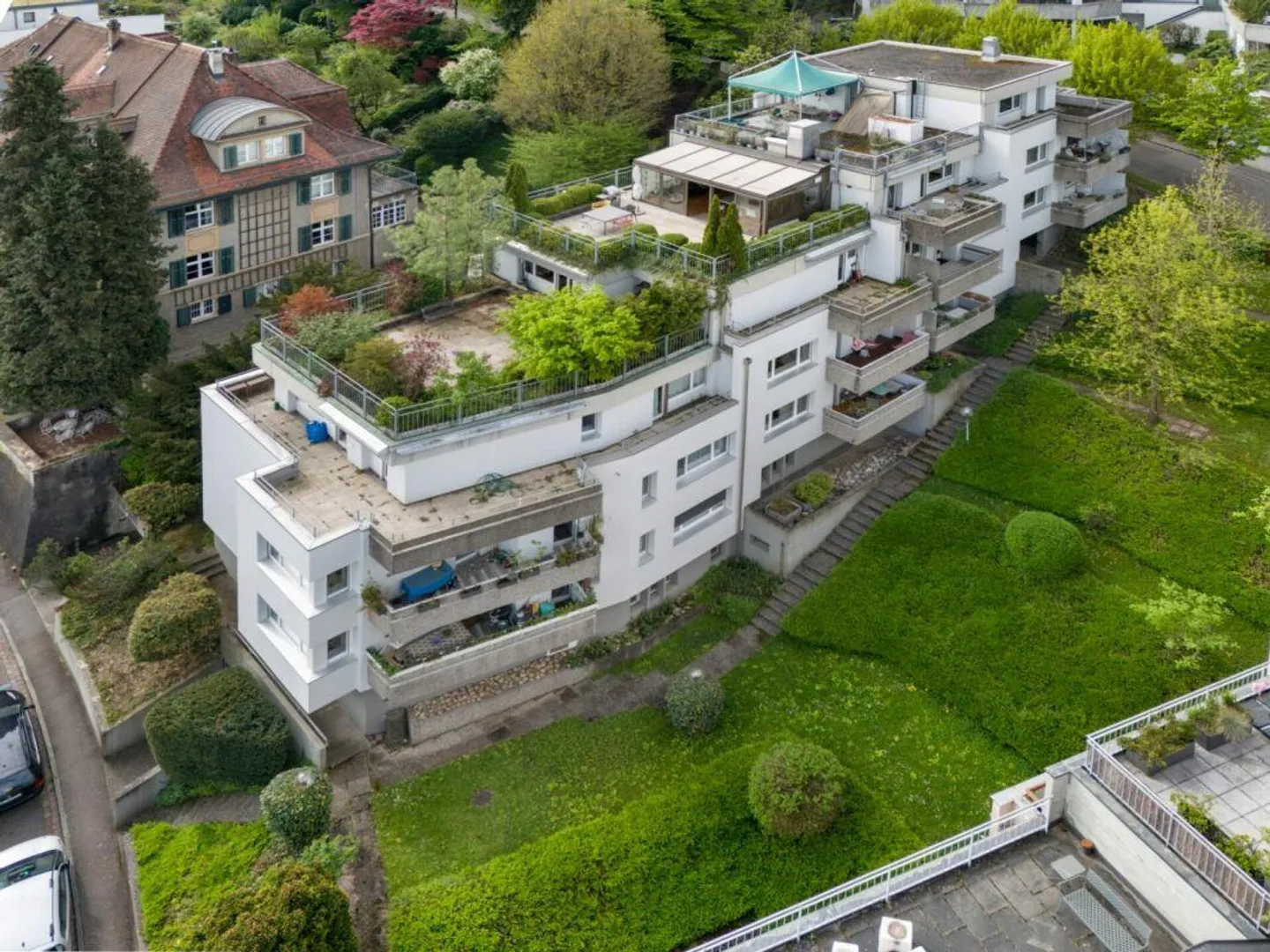 Vivre au calme à Bruderholz - moderne appartement de 4 pièces avec place de parking souterrain - Photo 1 sur 12